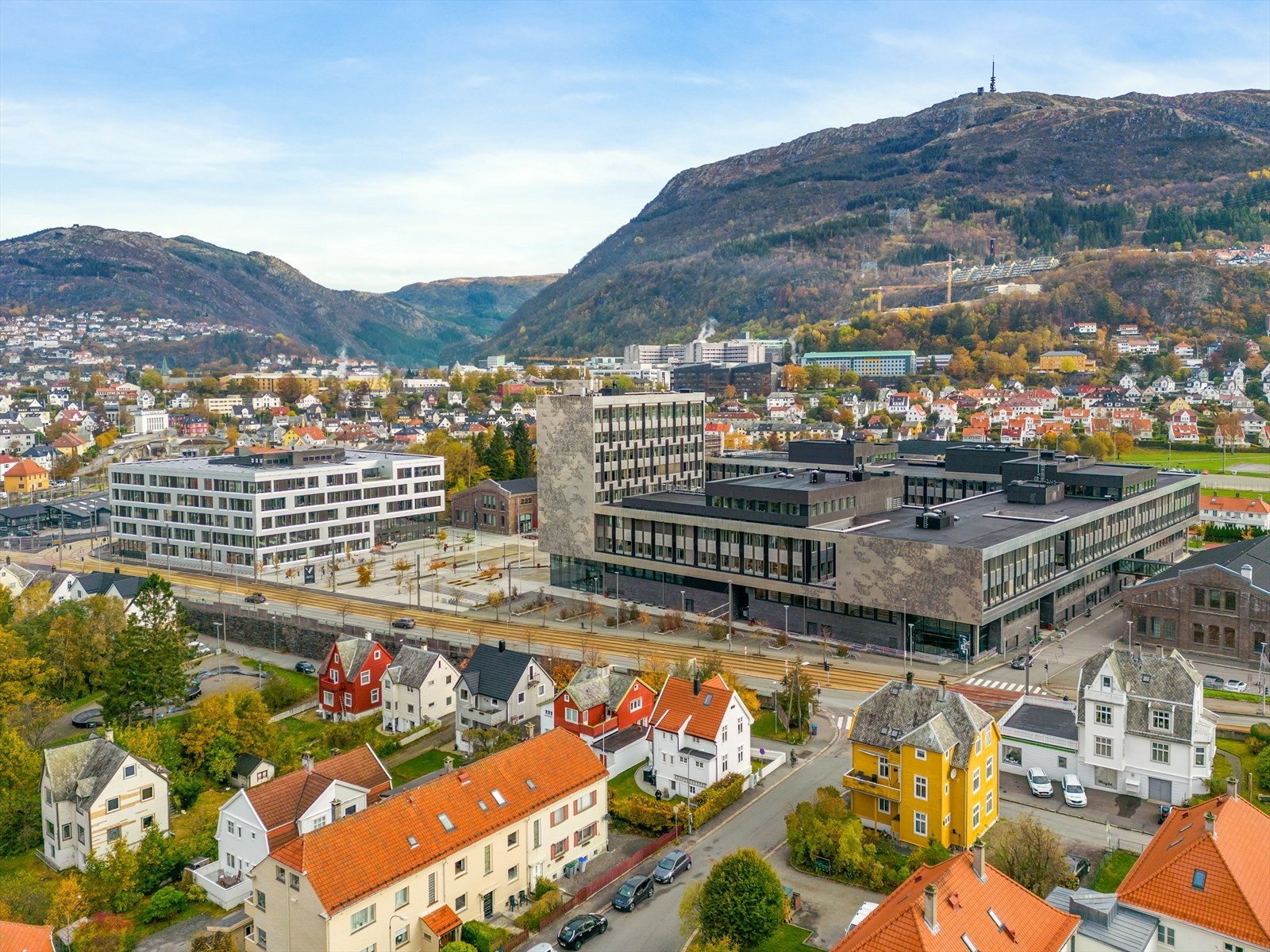 Høgskulen på Vestlandet er va 2,4km fra leiligheten. Galleribilde