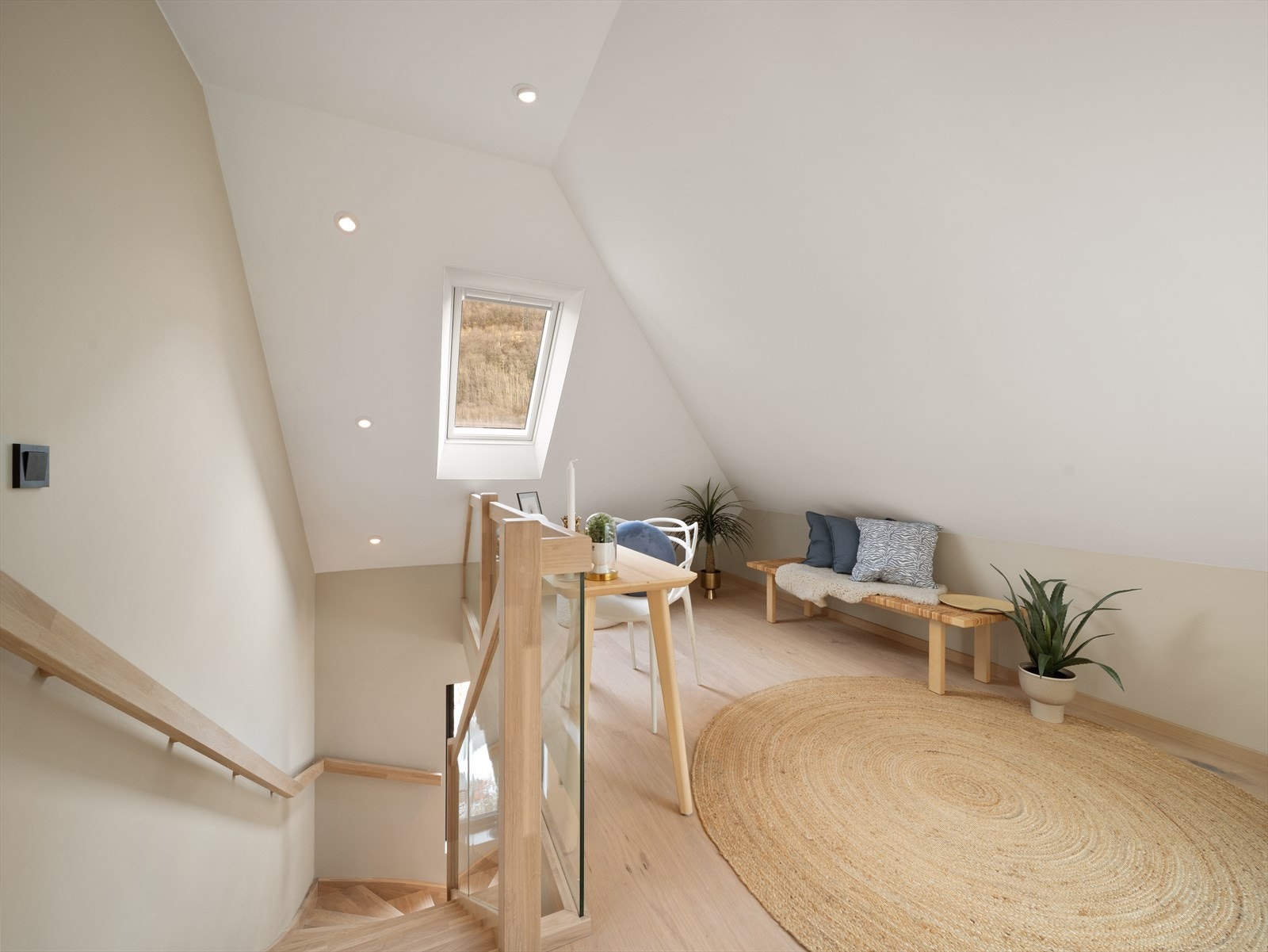 Rommet kan innredes etter behov - perfekt som TV-stue, ungdomssone eller hjemmekontor. Galleribilde