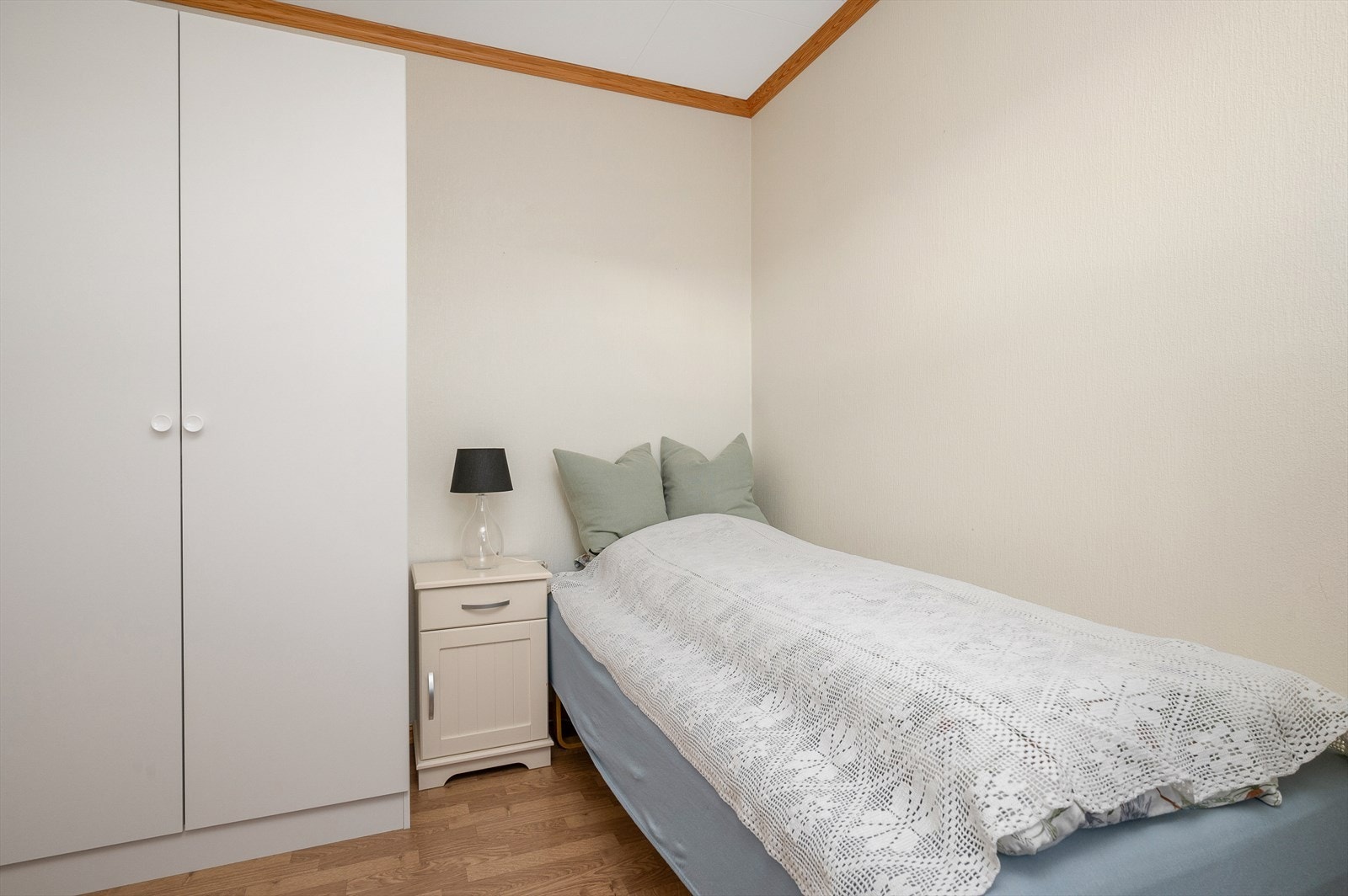 Det andre soverommet måler 7 m² og har også gode garderobeløsninger. Galleribilde