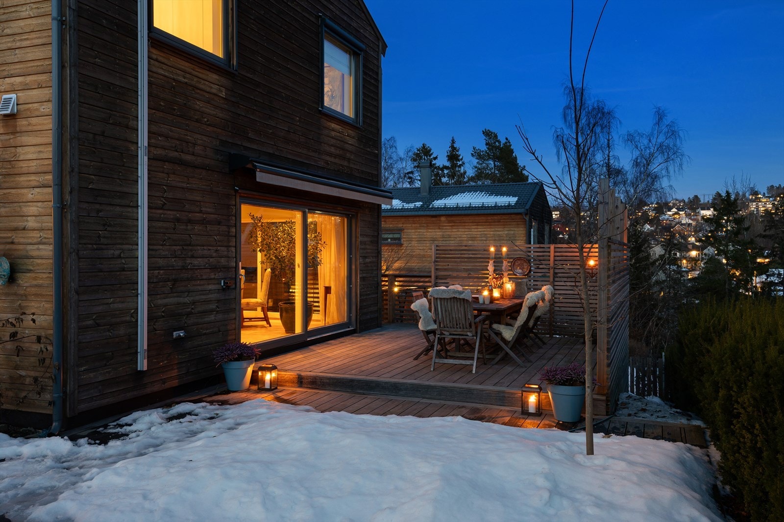 Dette er en moderne, velholdt og flott enebolig med tidsriktige materialvalg og kvalitetsmessige løsninger. Galleribilde