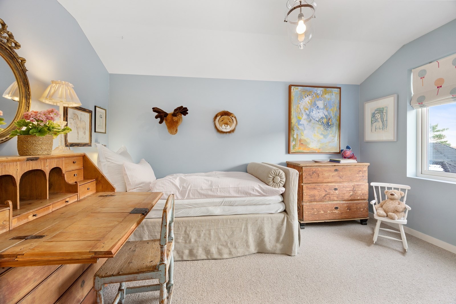 Soverom 3 har mykt vegg til vegg teppe og god plass til soveromsmøbler. Galleribilde