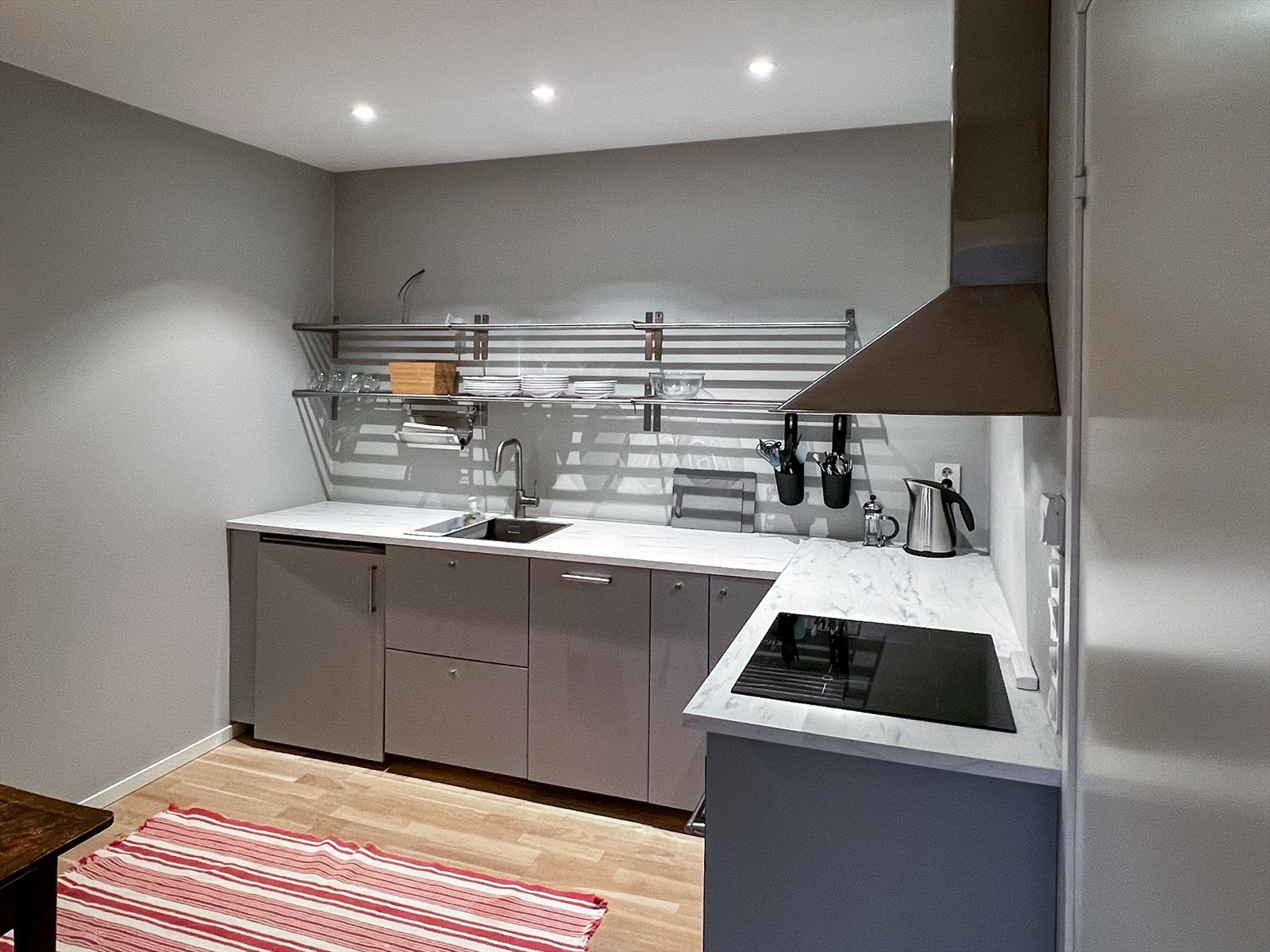 Underetasje: Hybelkjøkken 2 (ikke godkjent til varig opphold) Galleribilde