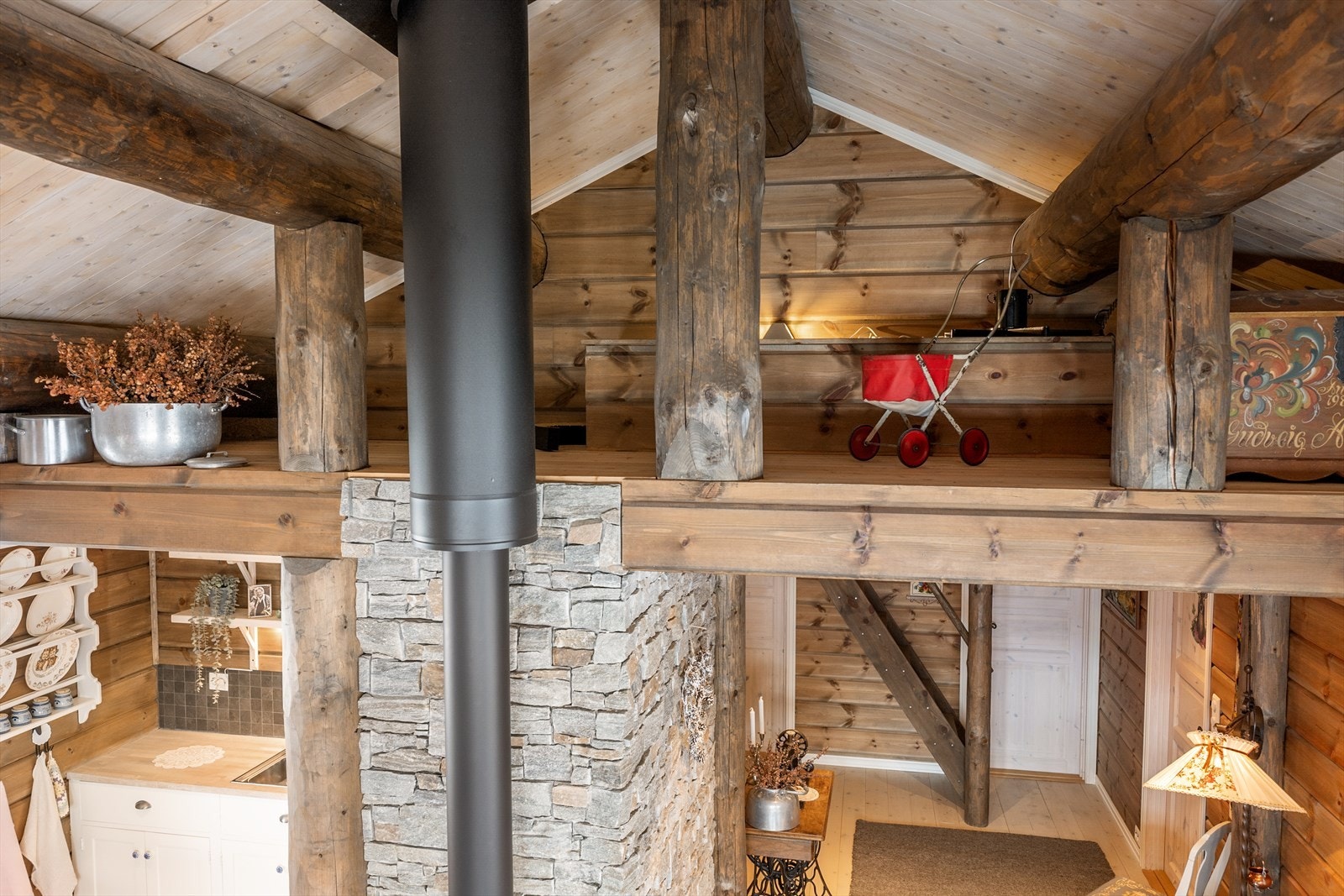 Hemsen er åpen mot stua. Galleribilde