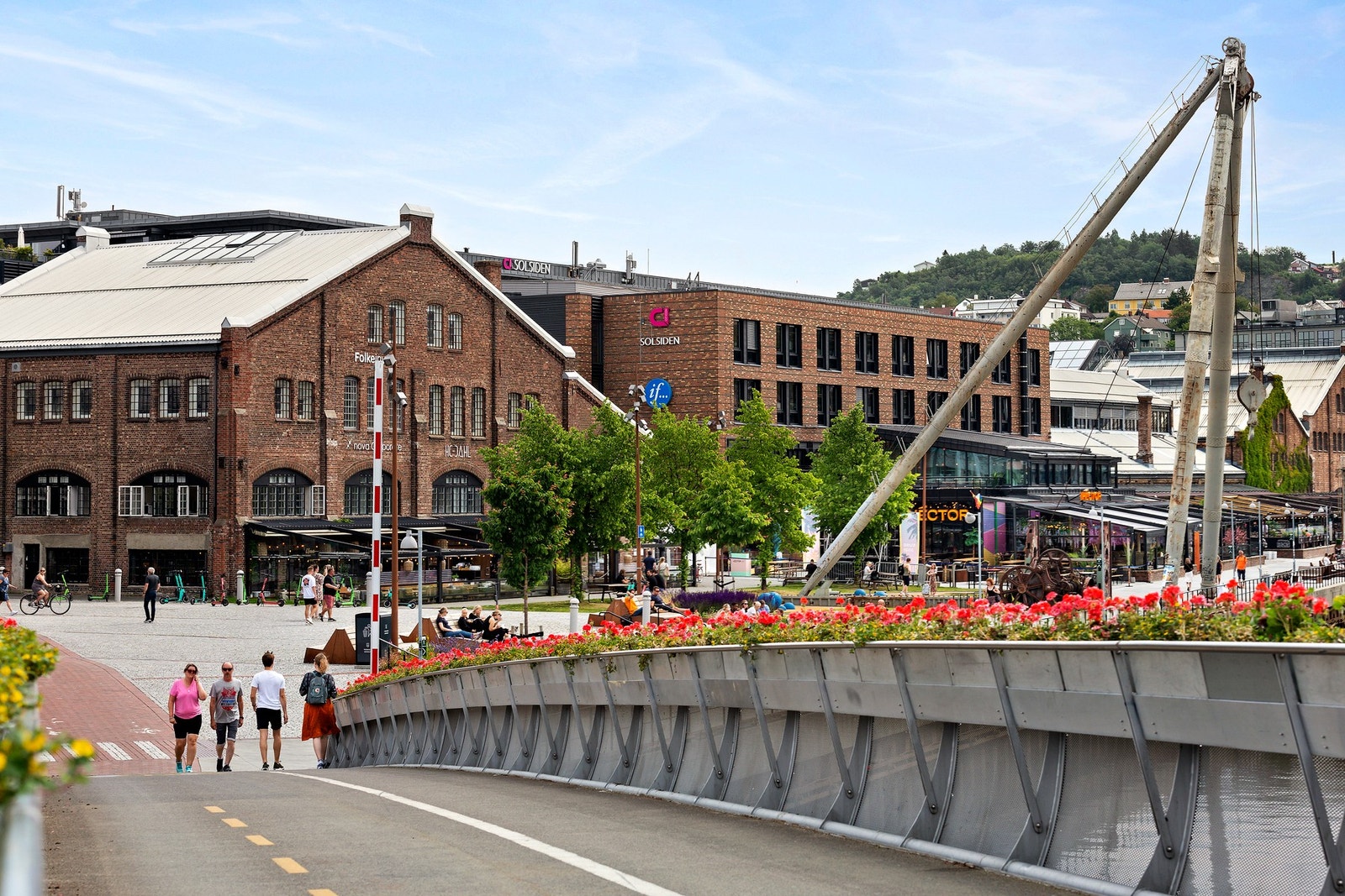 Bo nær Solsiden og få alt rett utenfor døren - sentrum, restauranter og sjøen. En perfekt kombinasjon av livlig byliv og praktisk hverdag. Galleribilde