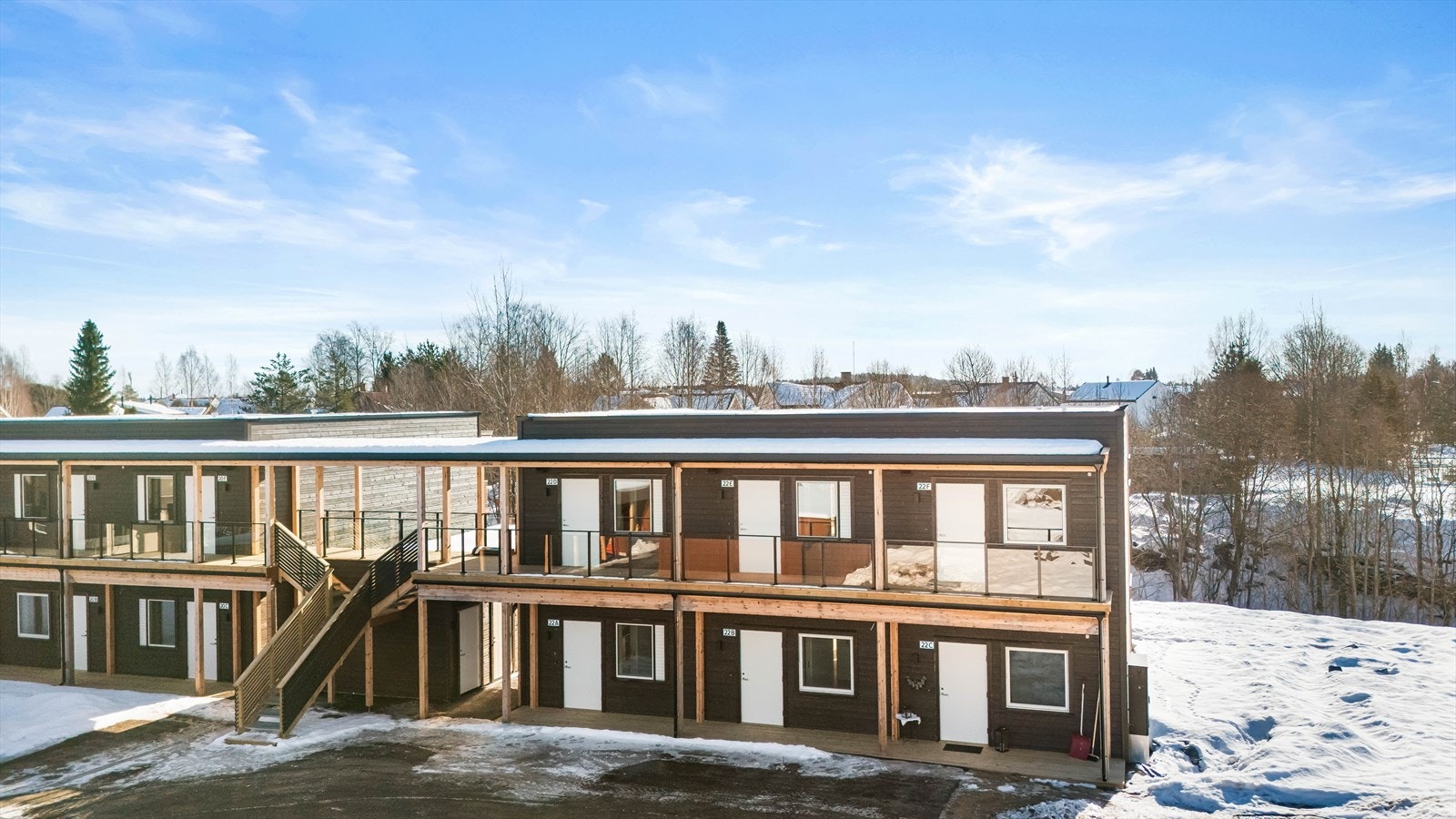 Boligene er plassert i et etablert og rolig boligområde i Maura. Galleribilde