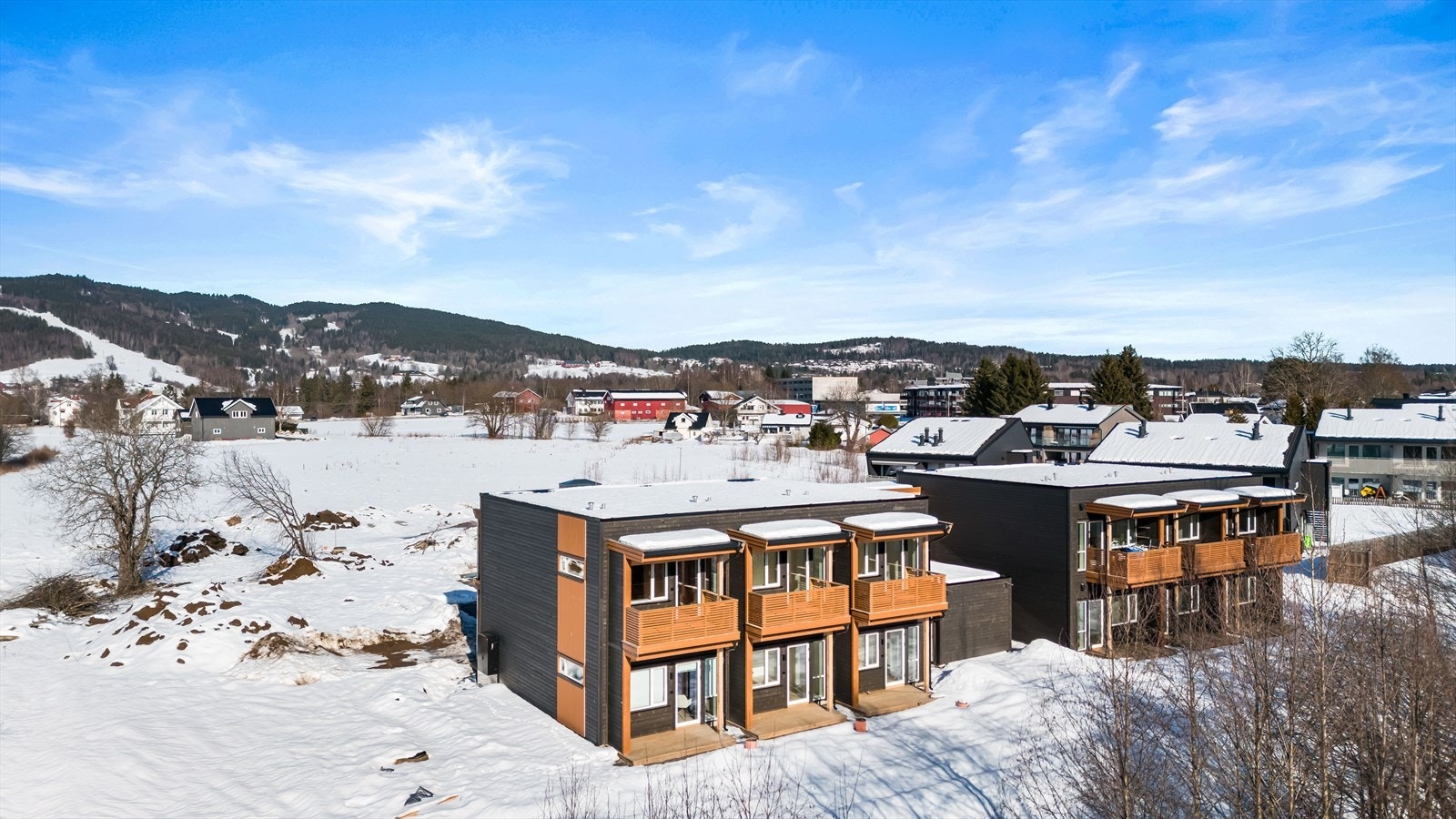 Området byr på et aktivt friluftsliv med nærhet til Romeriksåsen og Nannestad Alpinsenter. Galleribilde