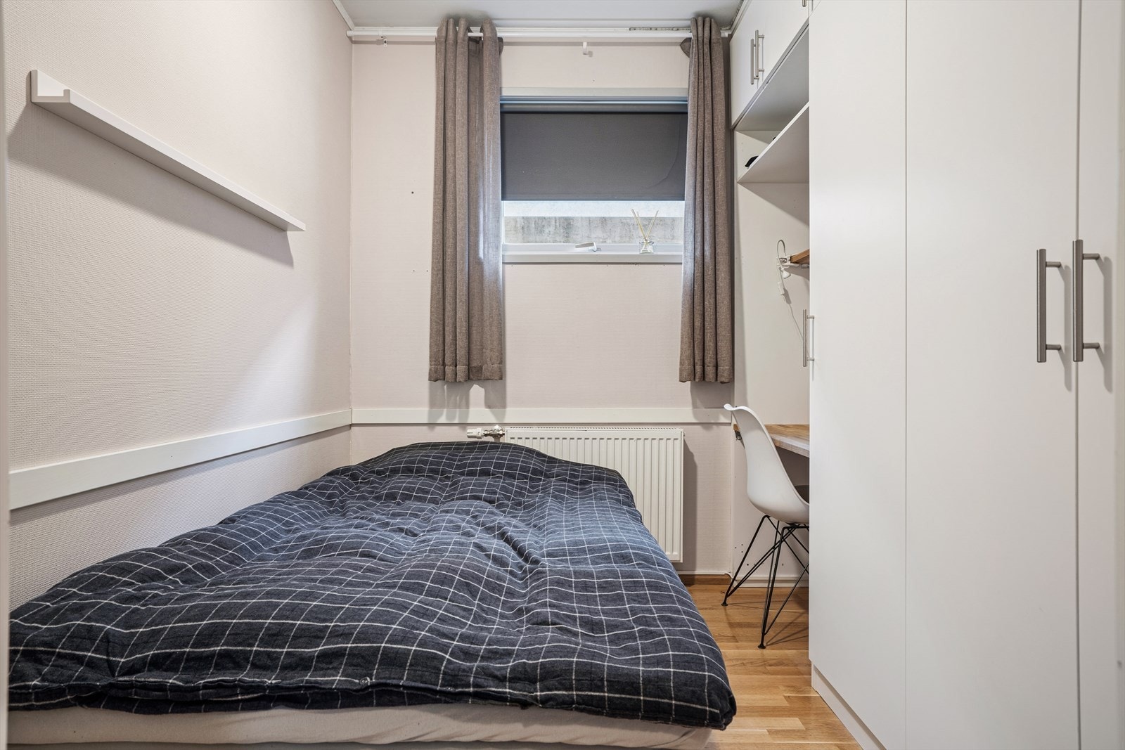 Det andre soverommet er ideelt som barnerom, kontor eller gjesterom. Galleribilde