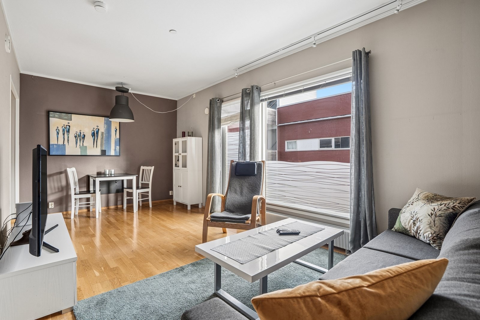 Hjalmar Johansens gate 115 er en 3-roms eierleilighet i et bygg fra år 2004. Galleribilde