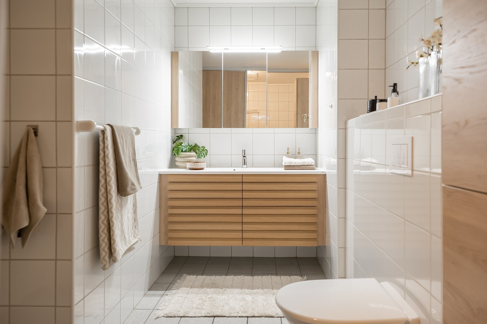 Boligens hovedbad har et areal på 8,5 kvm. Galleribilde