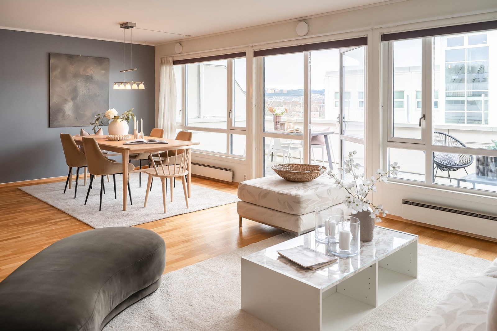 Velkommen til en tiltalende og romslig 3-roms selveierleilighet på Moholt. Galleribilde