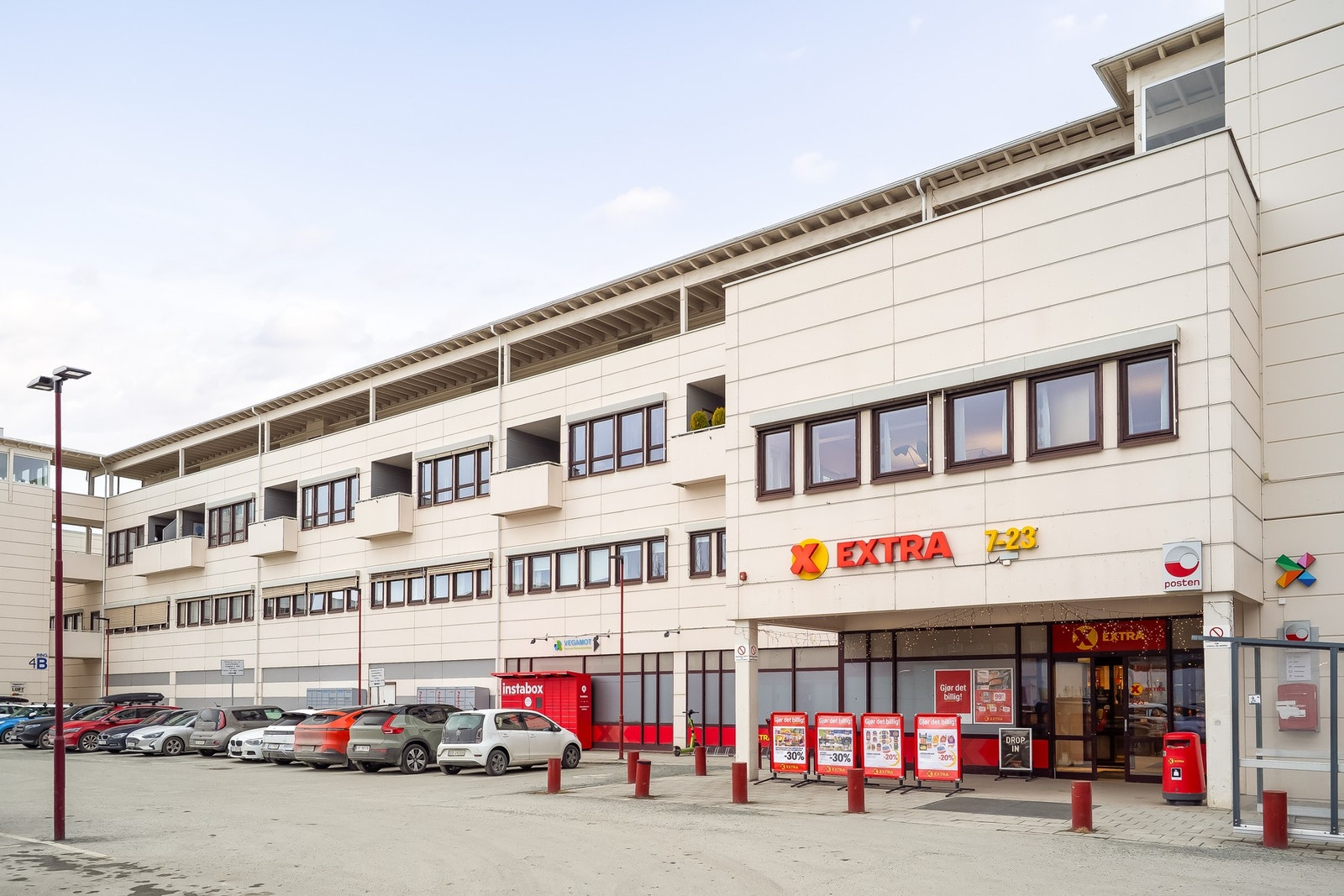 Dagligvarebutikken Coop extra ligger i samme bygg som leiligheten. Noe som kan være svært praktisk. Galleribilde