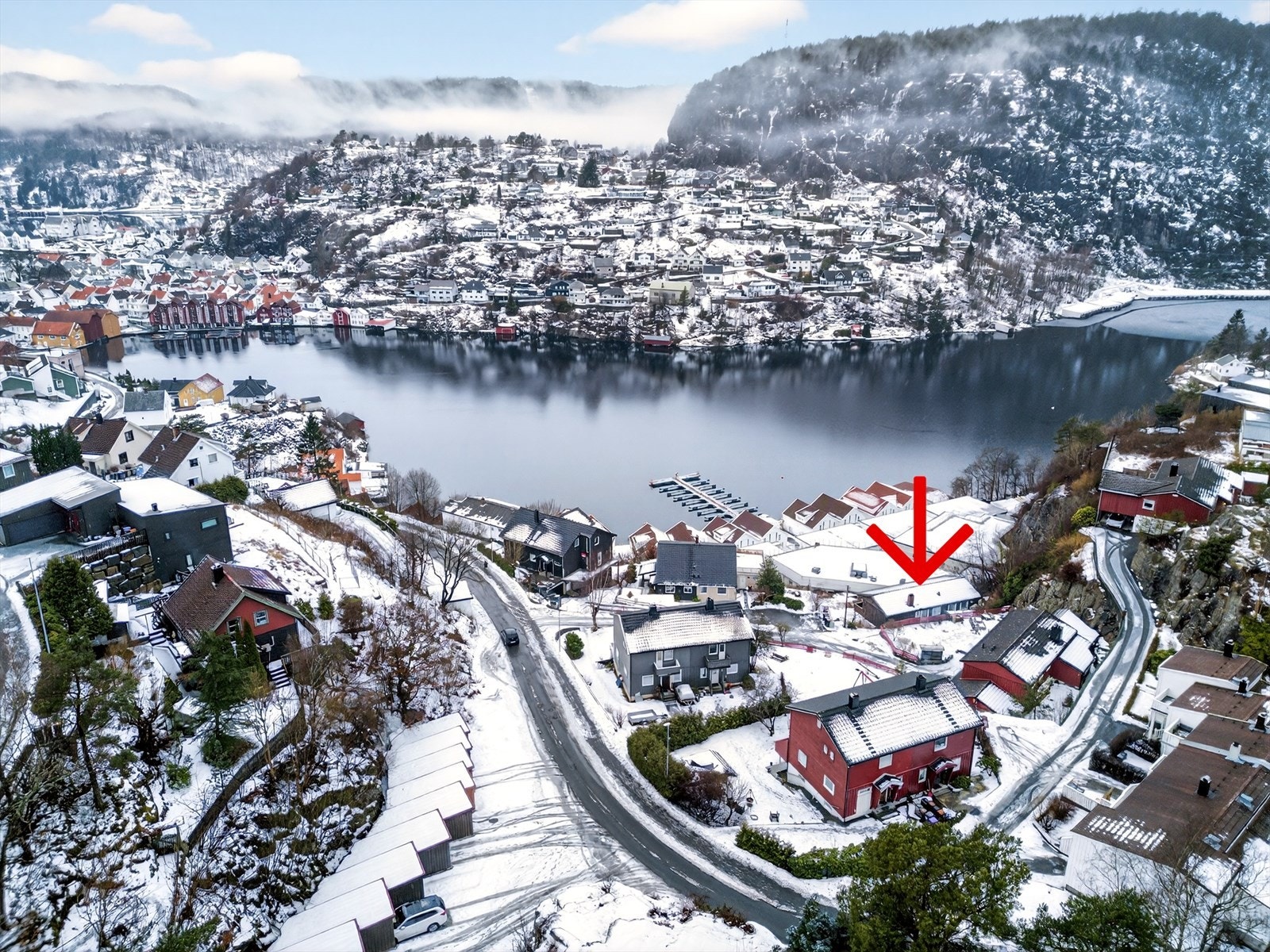 Fin beliggenhet med gode sol- og utsiktsforhold. Galleribilde