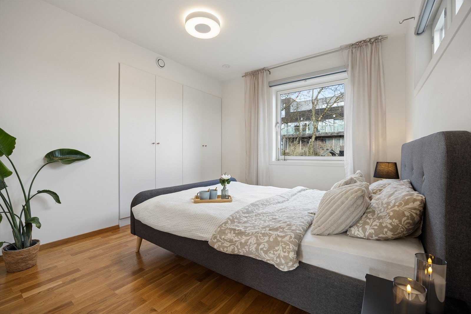 Det er rikelig med oppbevaringsplass på hovedsoverommet. Galleribilde