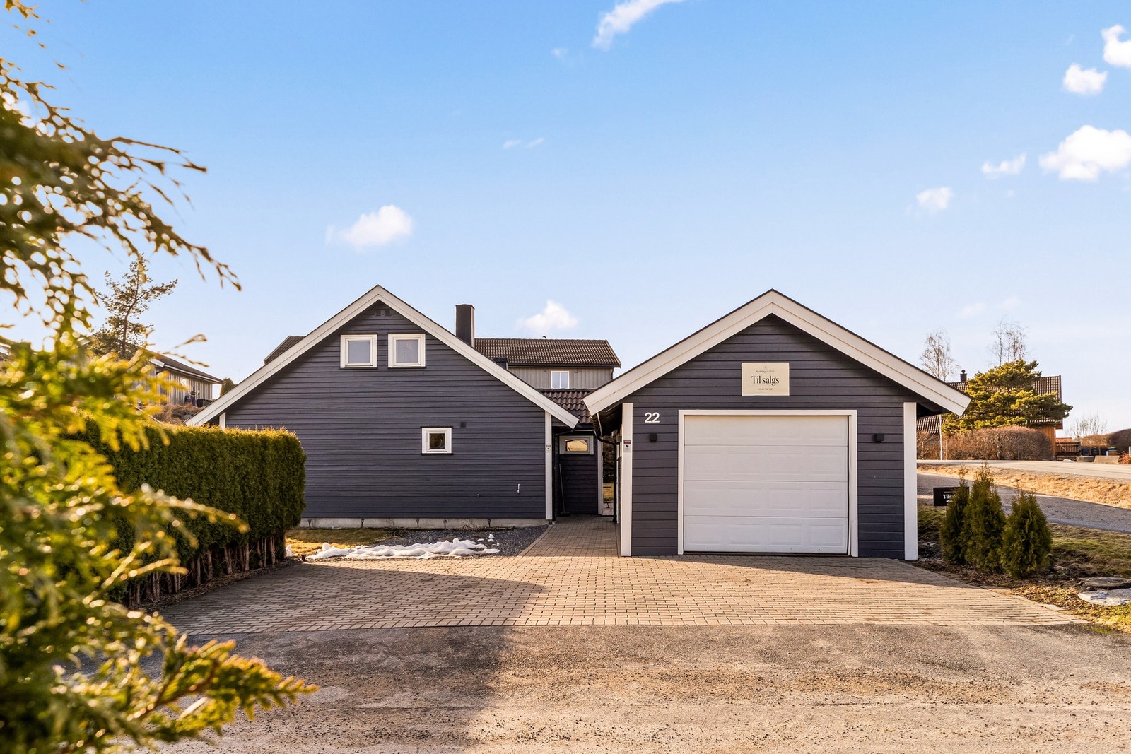 En solrik og velholdt enebolig med omfattende oppgraderinger i perioden 2019-2024 Galleribilde