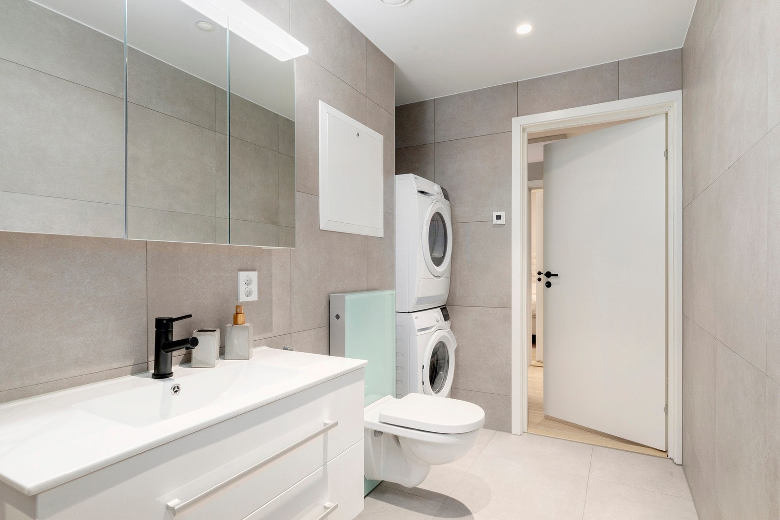 Opplegg til vaskemaskin og tørketrommel. Galleribilde