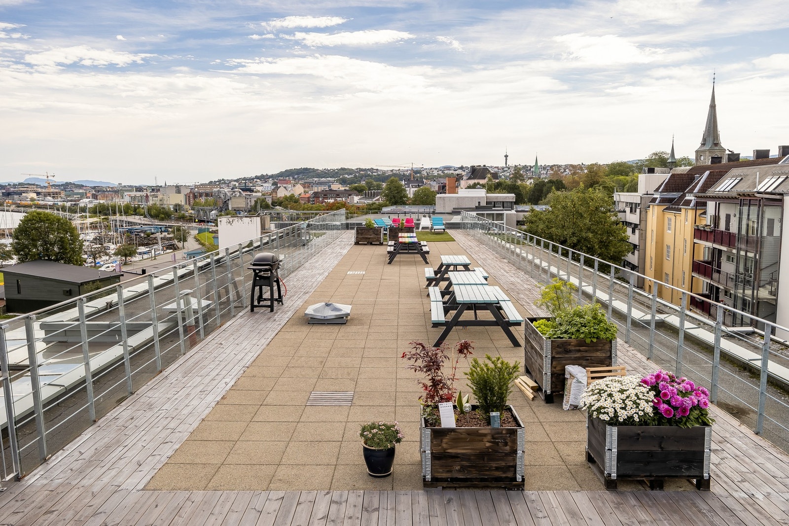Borettslaget har felles takterrasse med fantastiske sol- og utsiktsforhold. Kan benyttes fritt av alle beboere. Galleribilde
