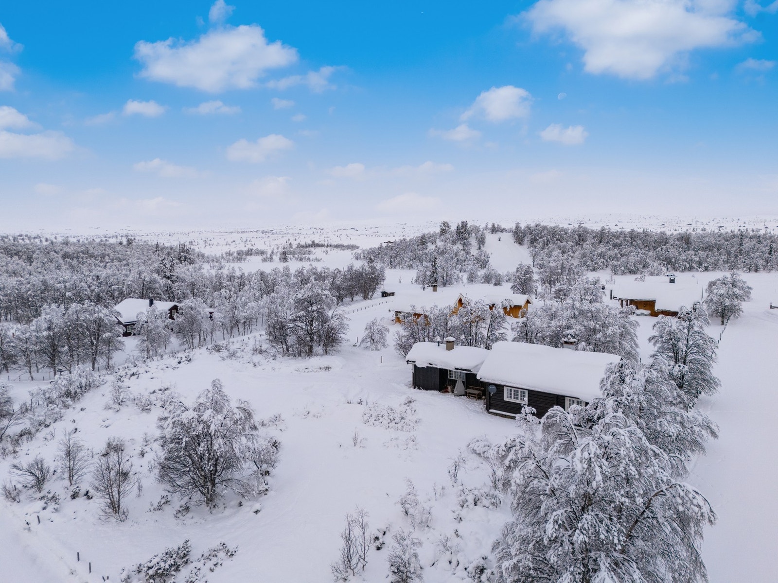 Eiendommen er beliggende på Nystølen på Oppheimsåsen omgitt av flotte turmuligheter året rundt! Galleribilde