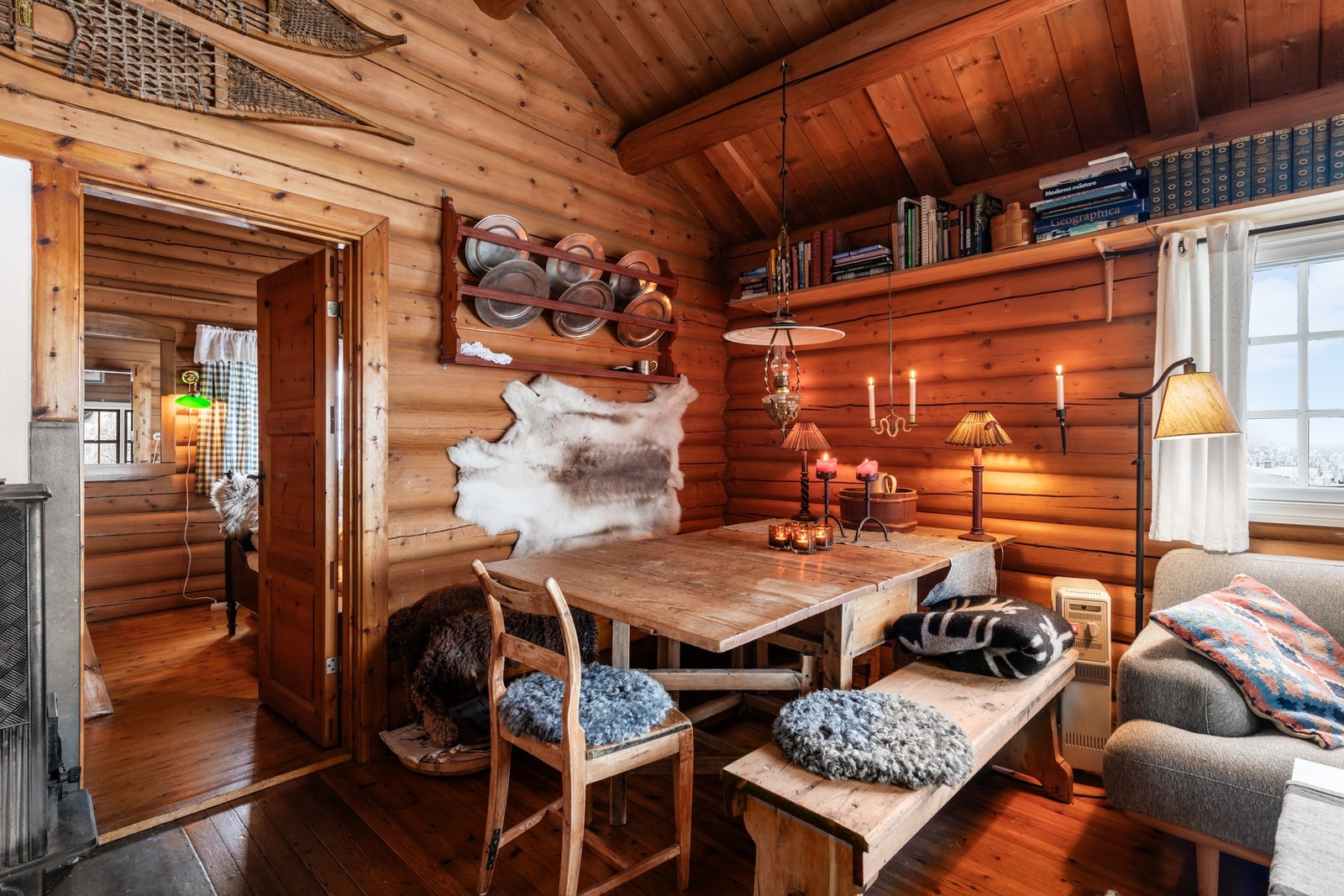 Plass for spisegruppe hvor gode stunder kan nytes. Galleribilde