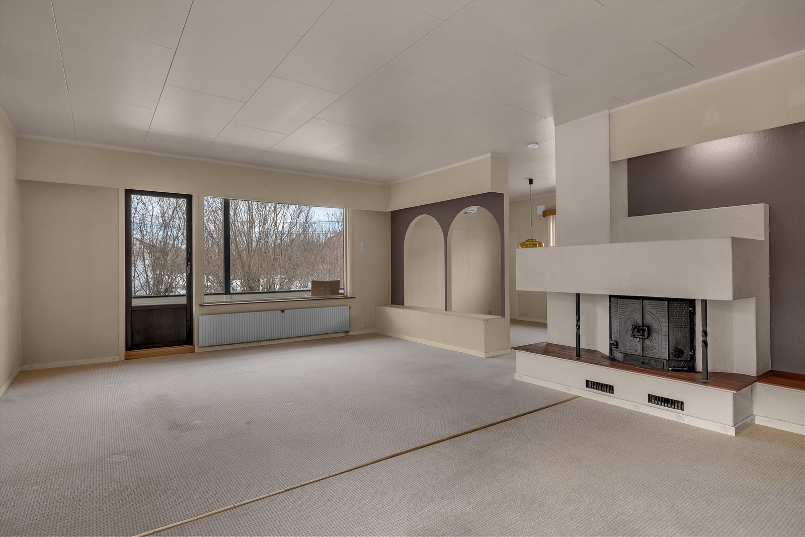 Herlige arkitektoniske detaljer med både buer og det rektangulære Galleribilde