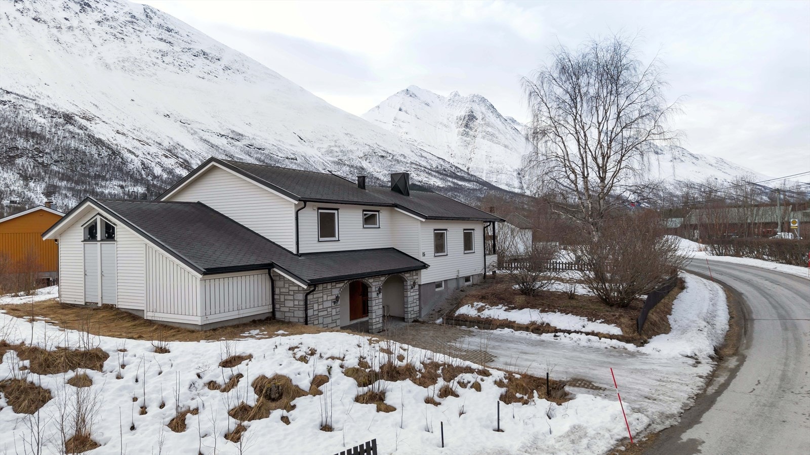 Velkommen til Ringveien 15 presentert av Hjem Eiendomsmegling Galleribilde