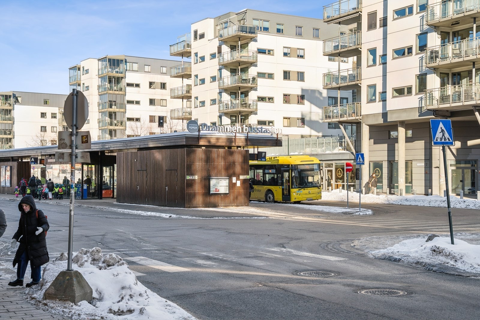 Kollektivtilbudet er utmerket, med buss- og togstasjon kun et par minutters gange unna. Galleribilde