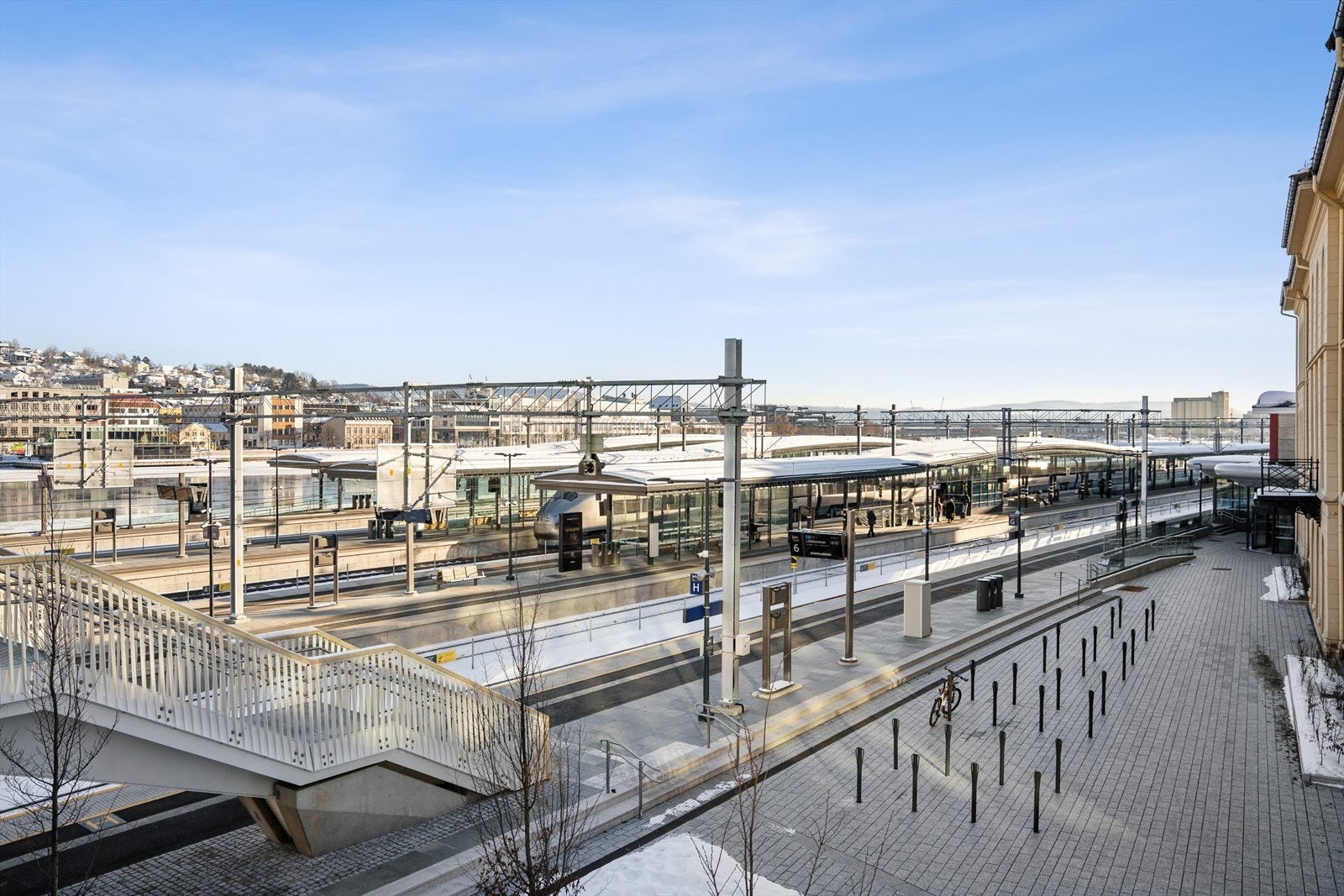 En kort spasertur tar deg til Drammen stasjon, med effektive tog- og flytogforbindelser. Galleribilde