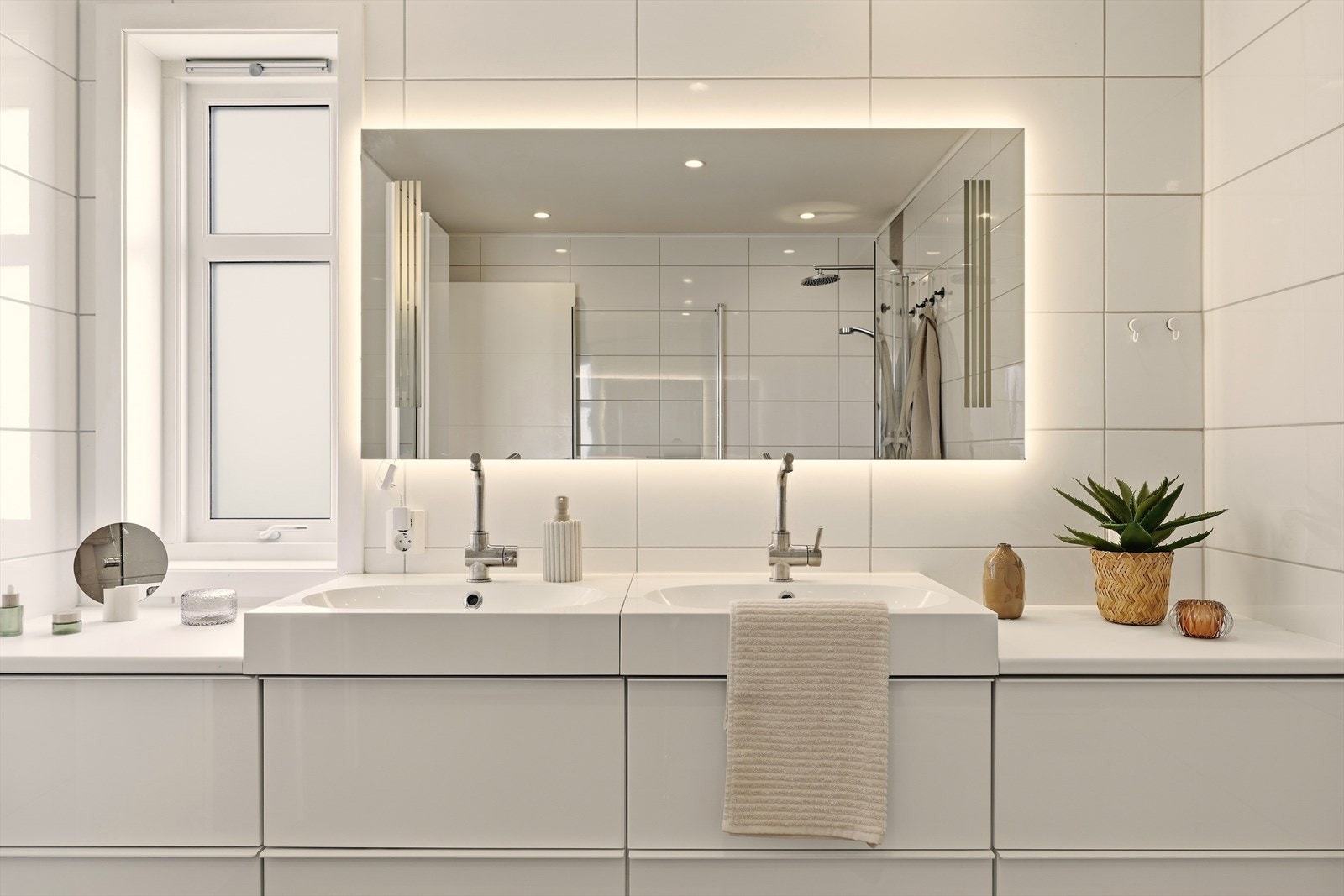 Badet har for øvrig varme i gulv. Galleribilde