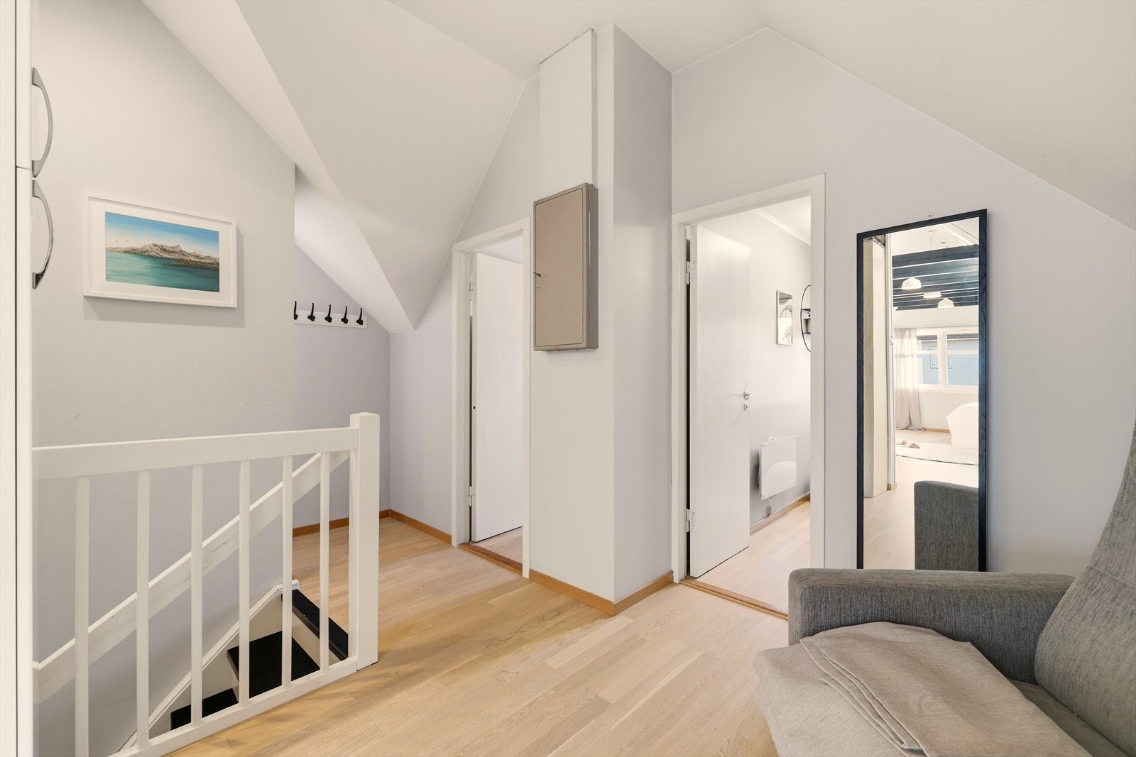 Via trapp kommer man til husets loftsetasje. Galleribilde