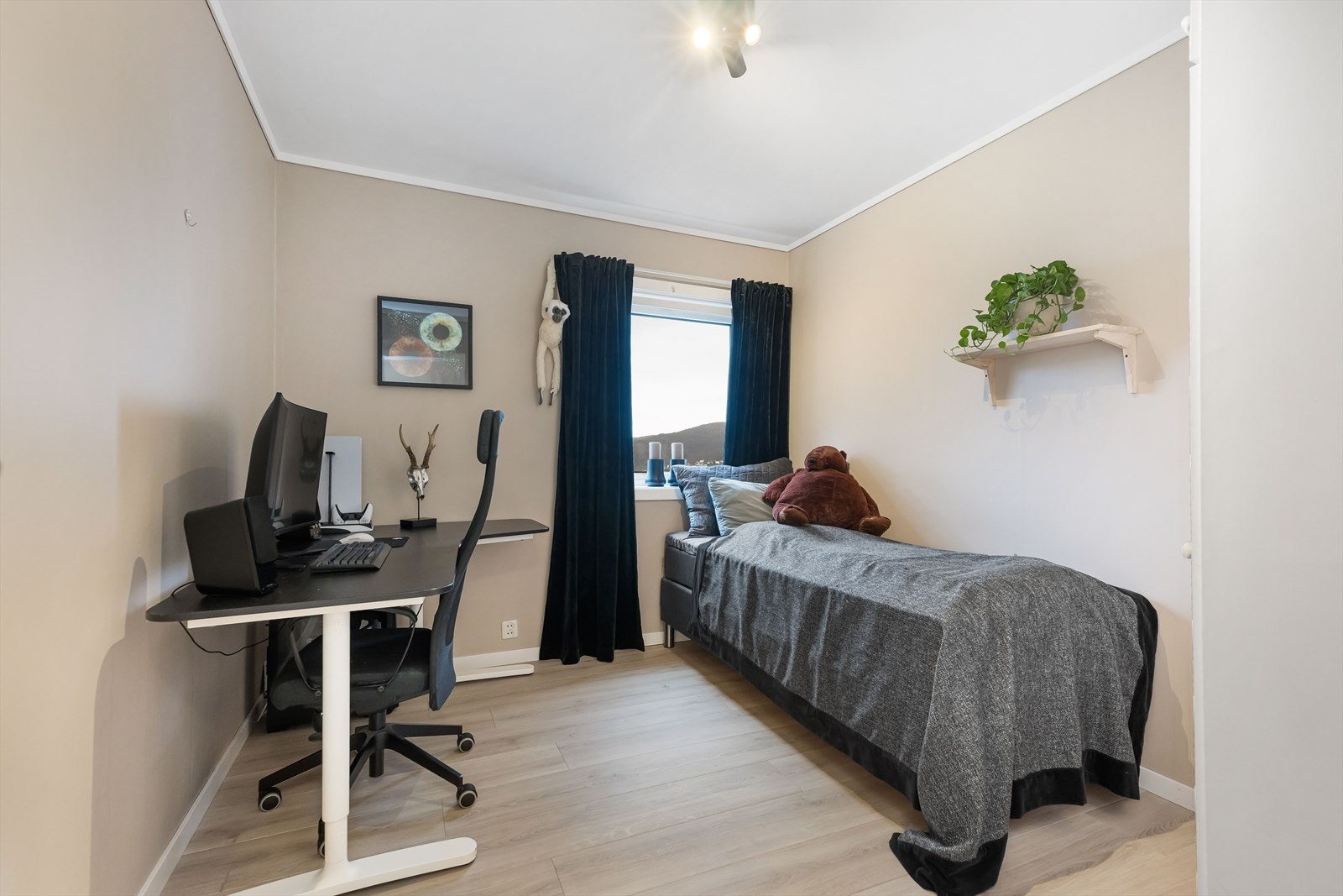 Lyst soverom som kan kombineres med hjemmekontor! Galleribilde