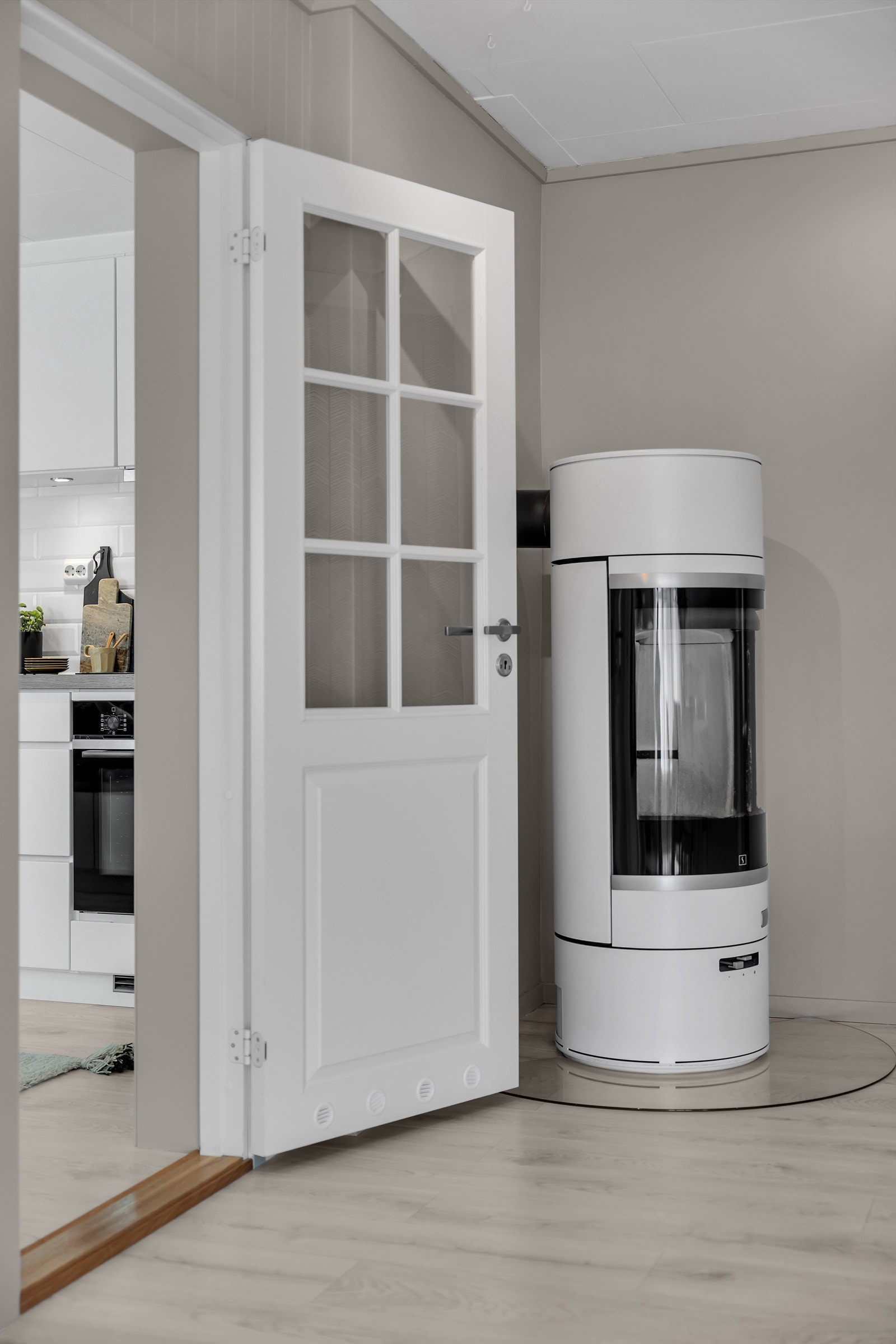 Her er det montert en flott og svært effektiv vedovn Galleribilde