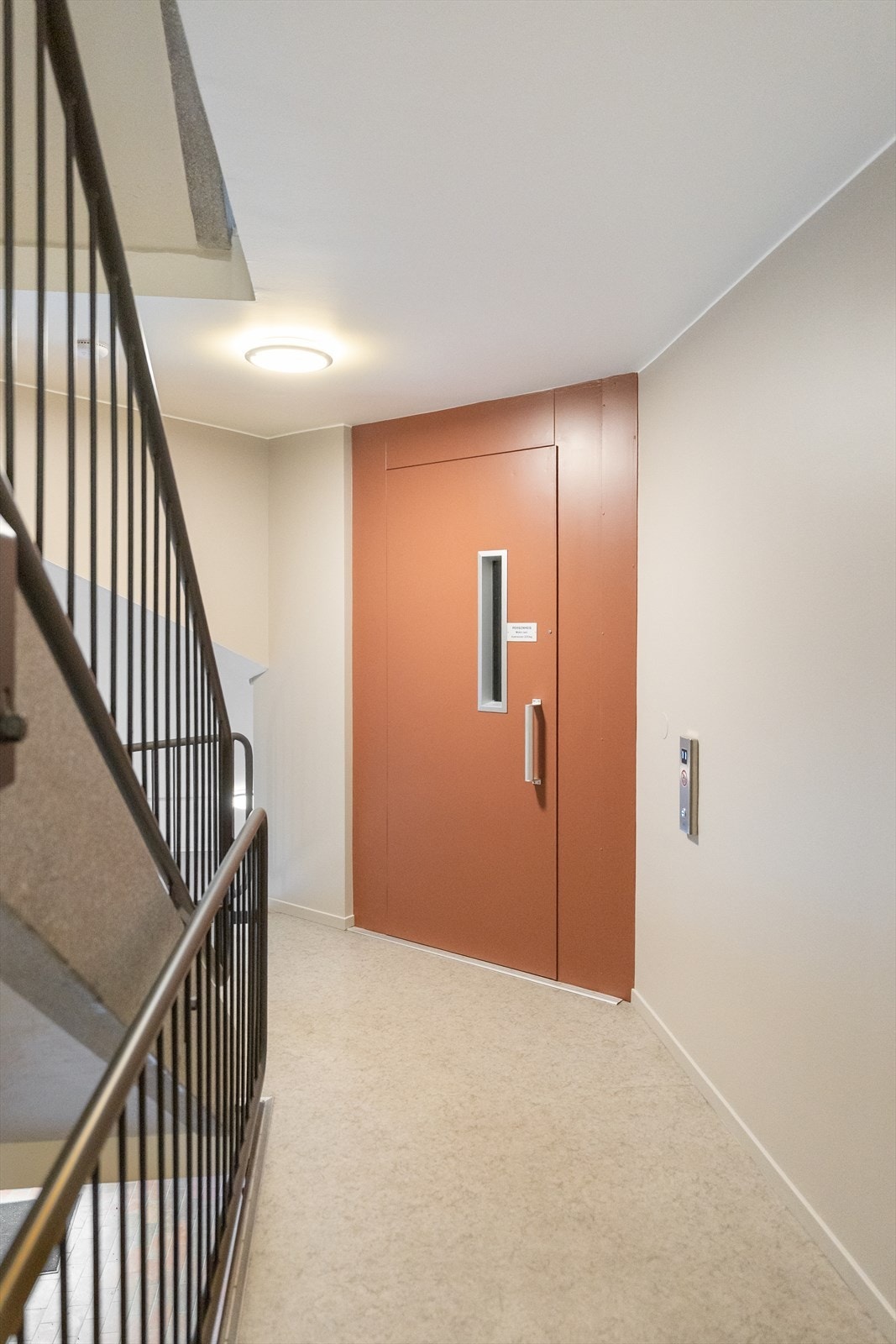 Heis i felles trappeoppgang. Galleribilde