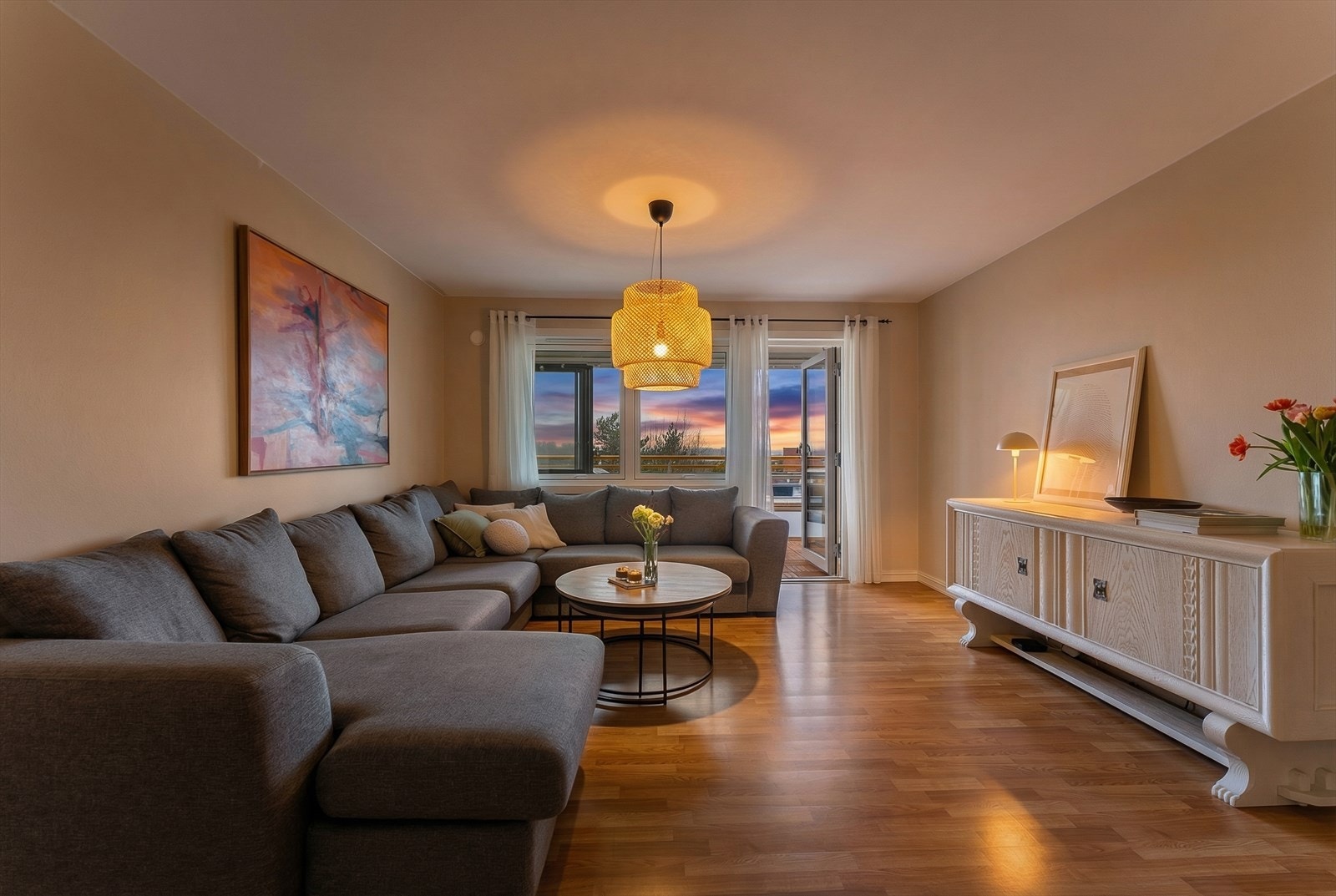 Nyt kveldshimmelen fra sofakroken. Galleribilde