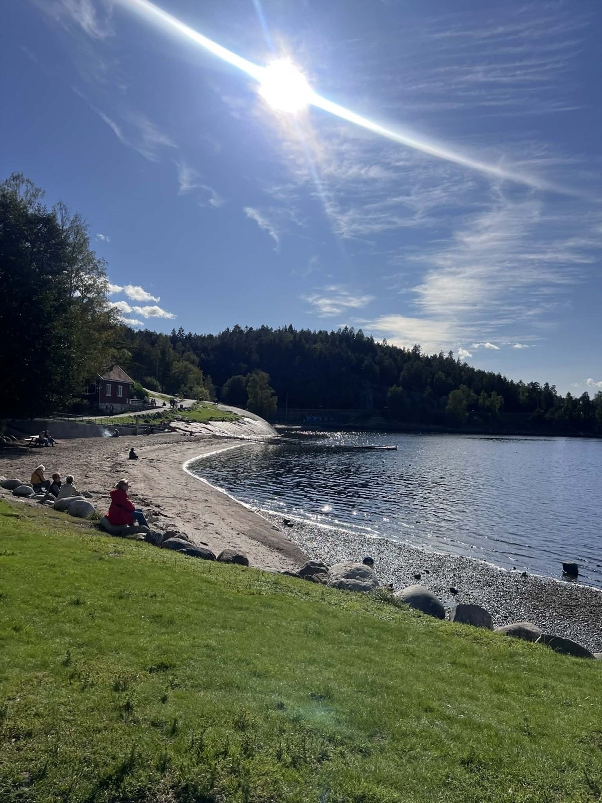 Ca. 5 min kjøretur/3 km til Hvervenbukta. Galleribilde