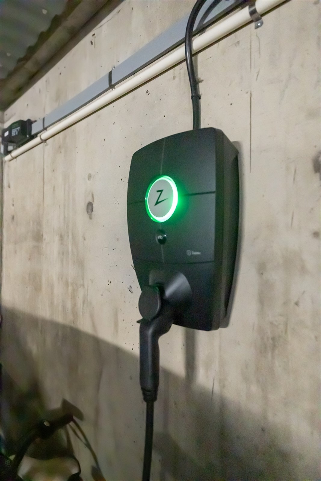 Utstyrt med elbillader. Galleribilde