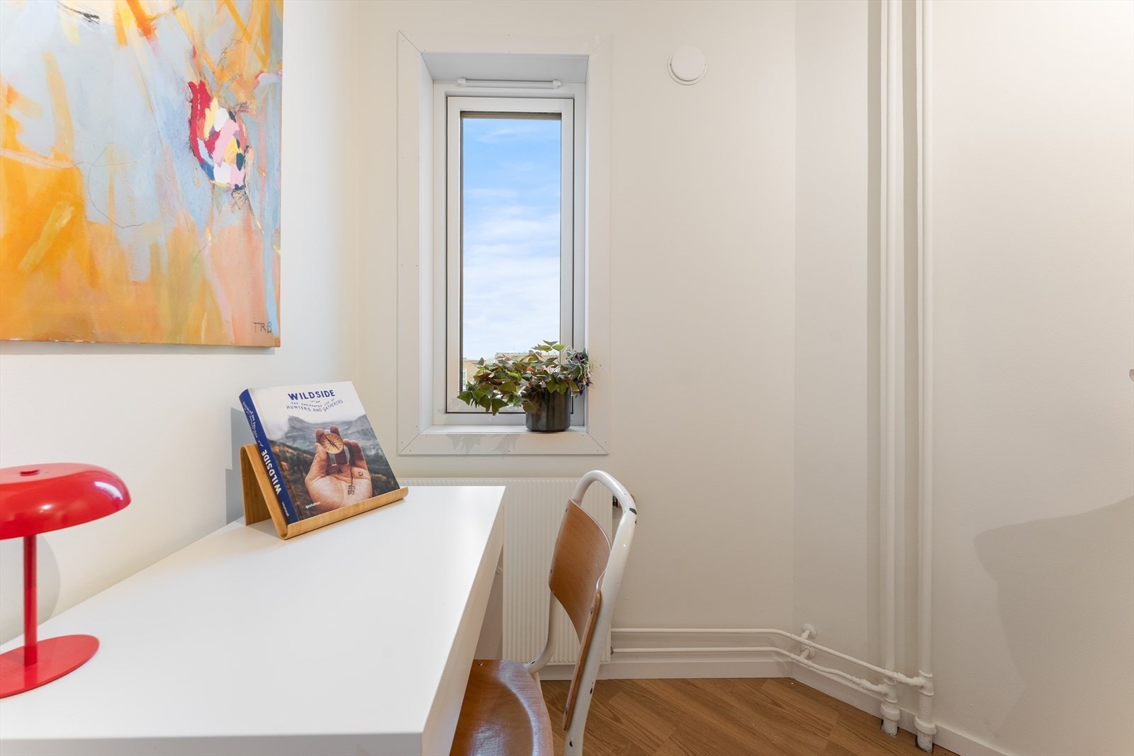 Rommet er ikke byggemeldt og godkjent for varig opphold, står i bygningstegningene oppført som bod. Galleribilde