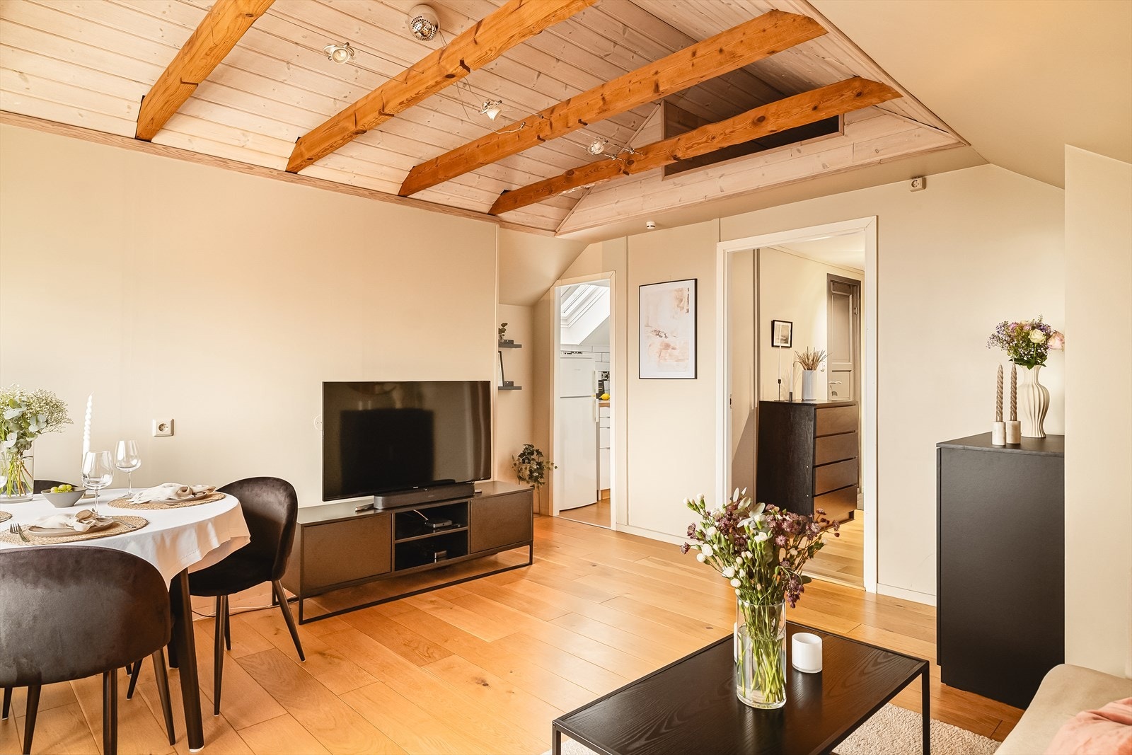 Rommets utforming gjør det enkelt å innrede de ulike sonene. Galleribilde