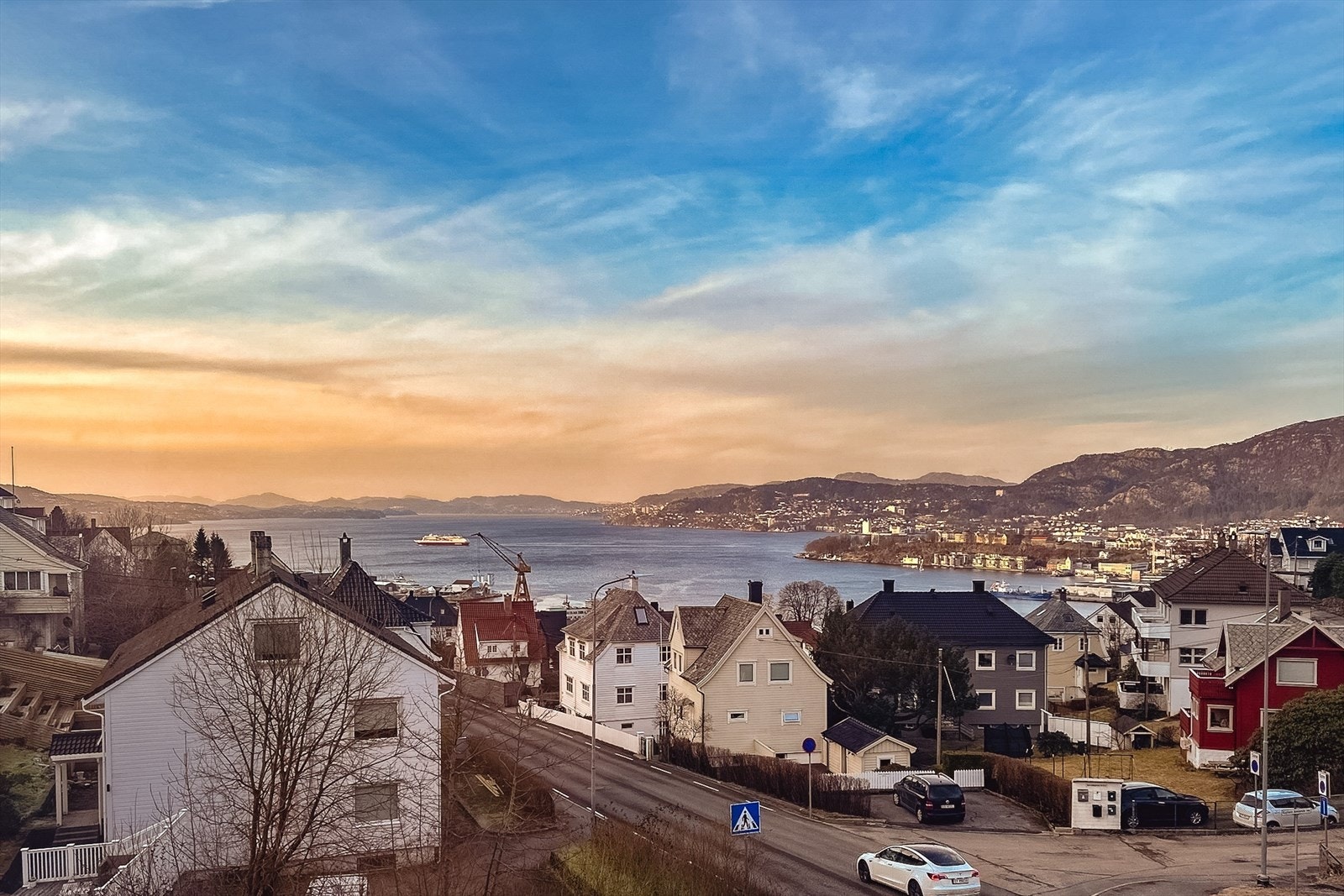 Her ligger du flott til i byggets øverste etasje, med en fantastisk utsikt mot Byfjorden. Galleribilde