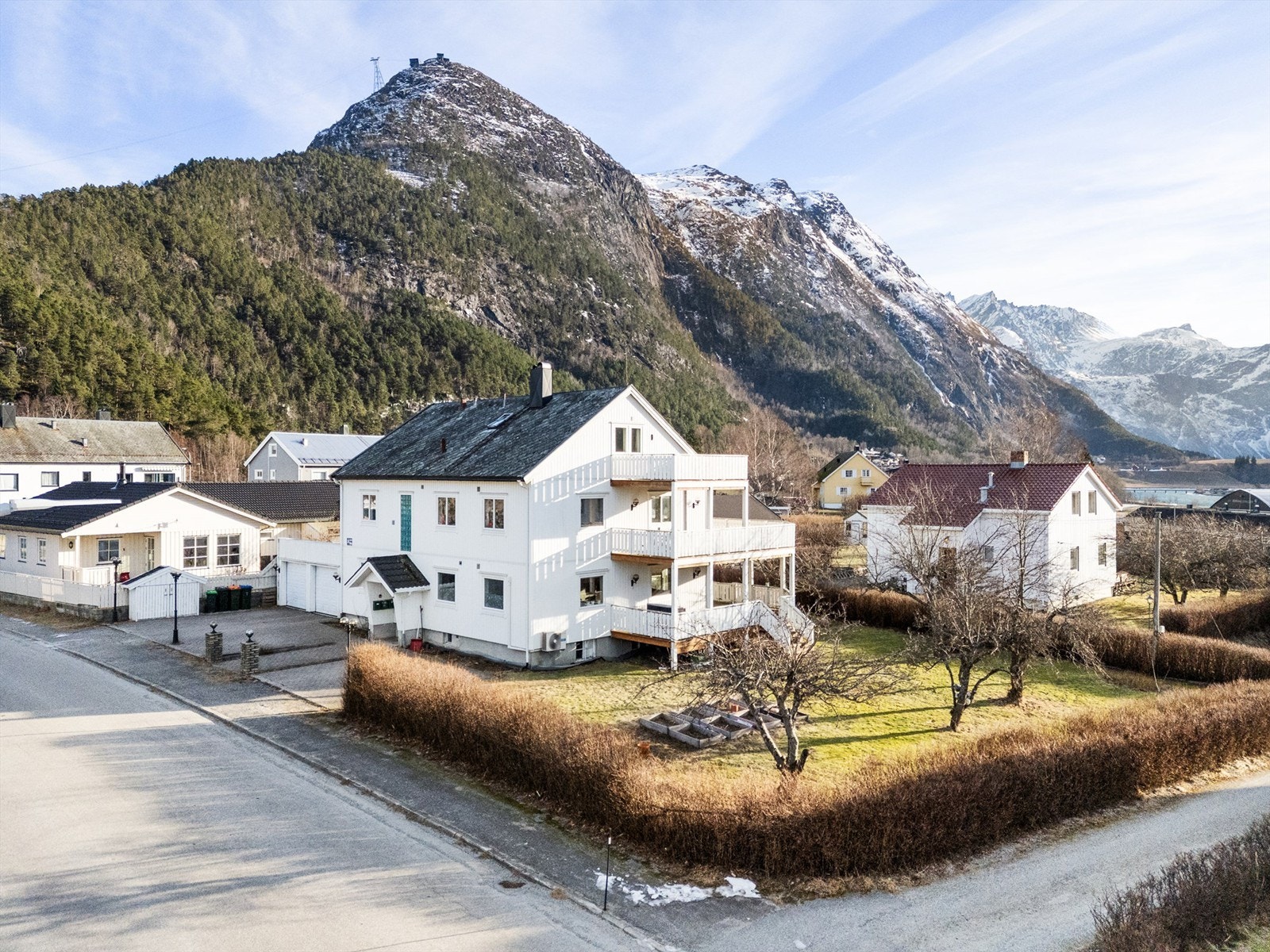 Mathias Hole v/ Møremegling presenterer Ringgata 23 Galleribilde