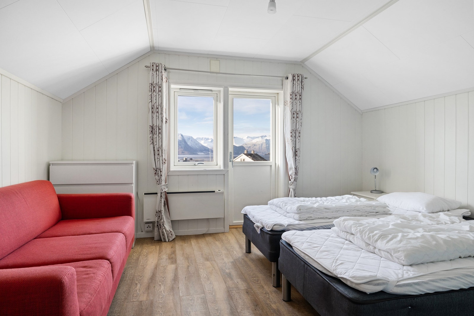 Fra soverommet er det utgang til veranda Galleribilde