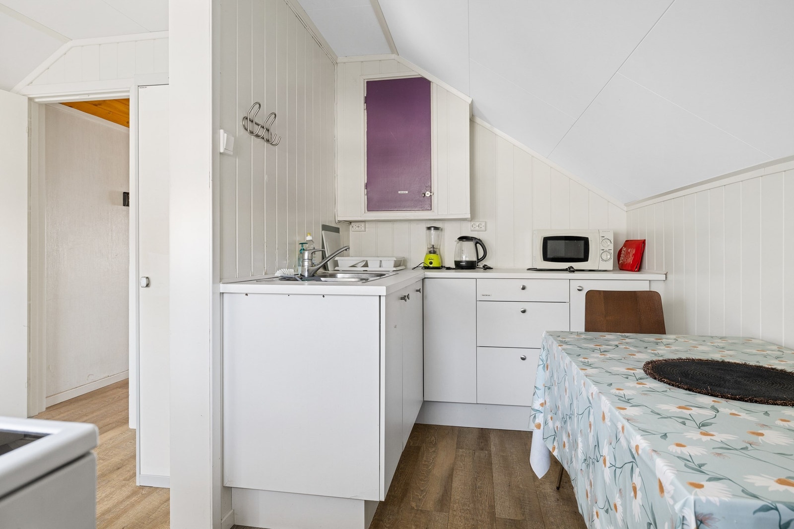 Kjøkken og spisestue på loftet Galleribilde