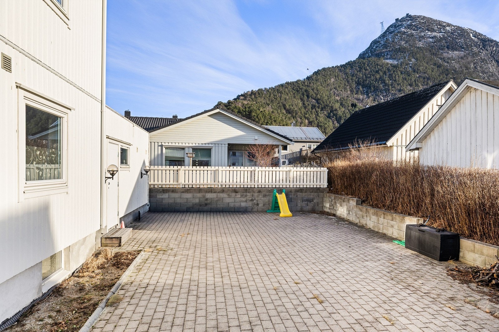 - Samt flere muligheter til parkering på stor tomt Galleribilde