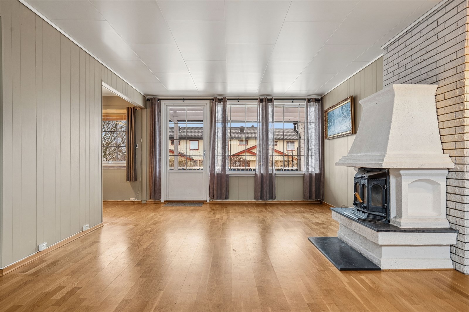 Gode vindusflater sørger for at rommet får godt med naturlig lys. Galleribilde