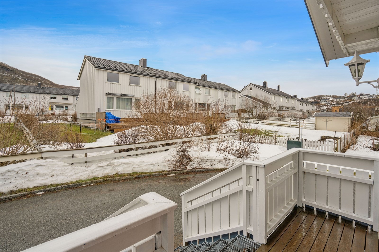 Inngangspartiet er delvis overbygget. Galleribilde