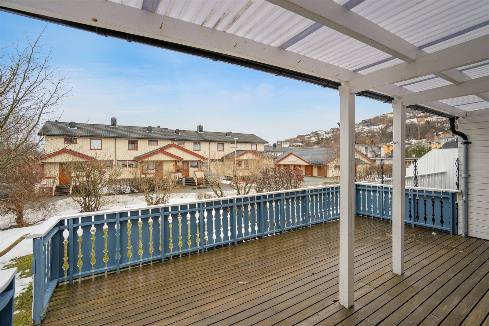 Fra stuen er det videre utgang til en romslig terrasse. Galleribilde