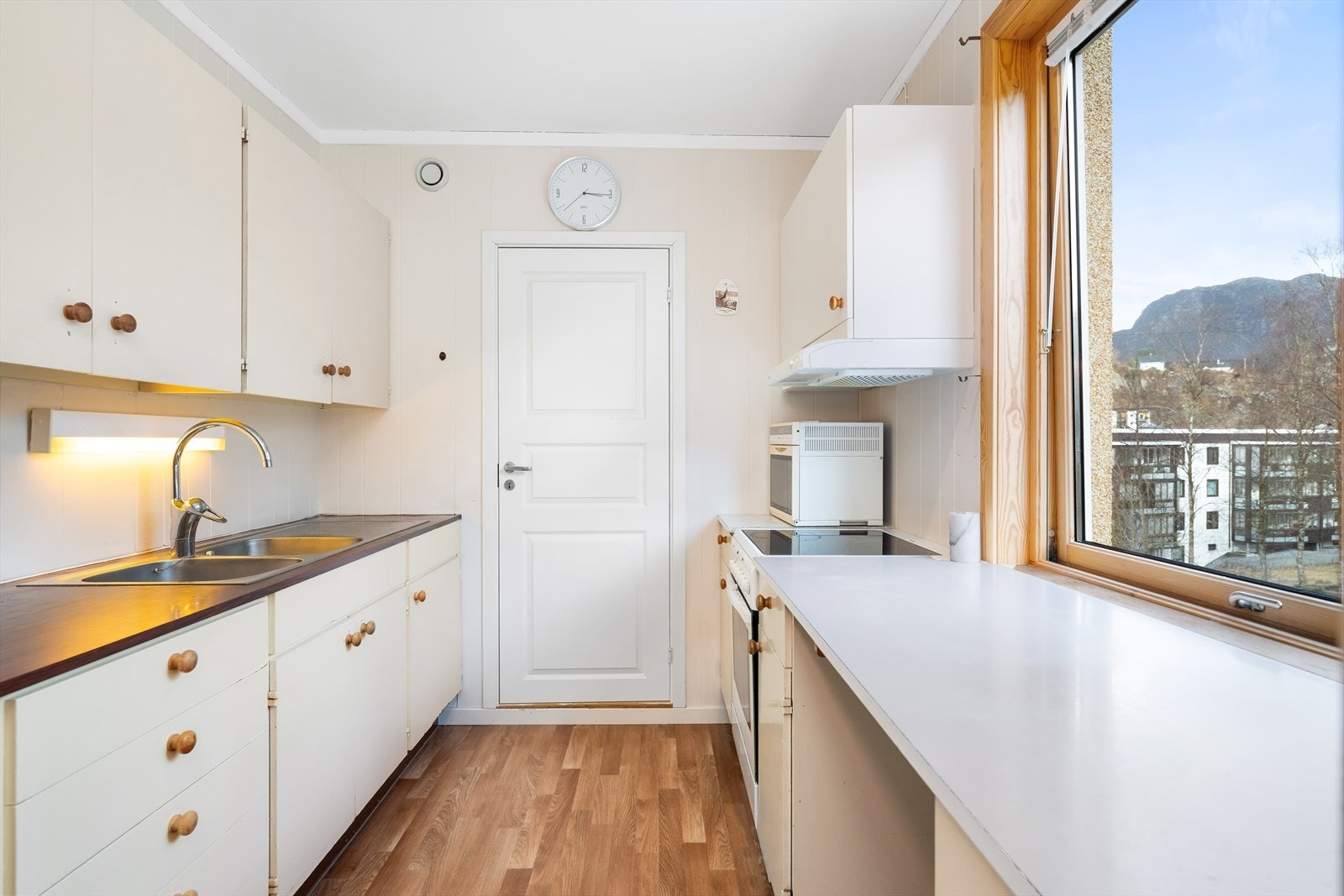 Dør inn til separat vaskerom Galleribilde