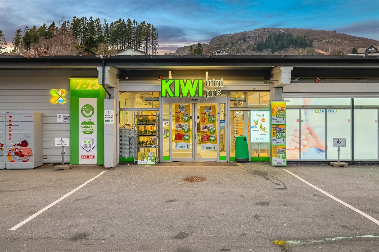KIWI er kun ca. 2 min gange unna leiligheten og busstopp ca. 3 min. unna med gode bussforbindelser Galleribilde
