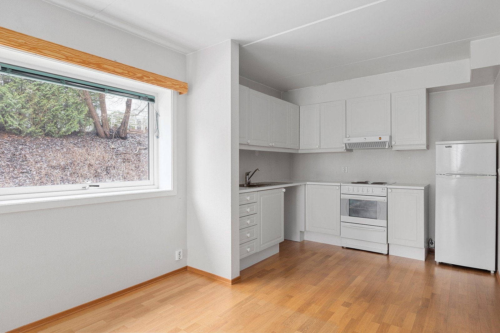 Store vindusflater som slipper inn godt med lys Galleribilde