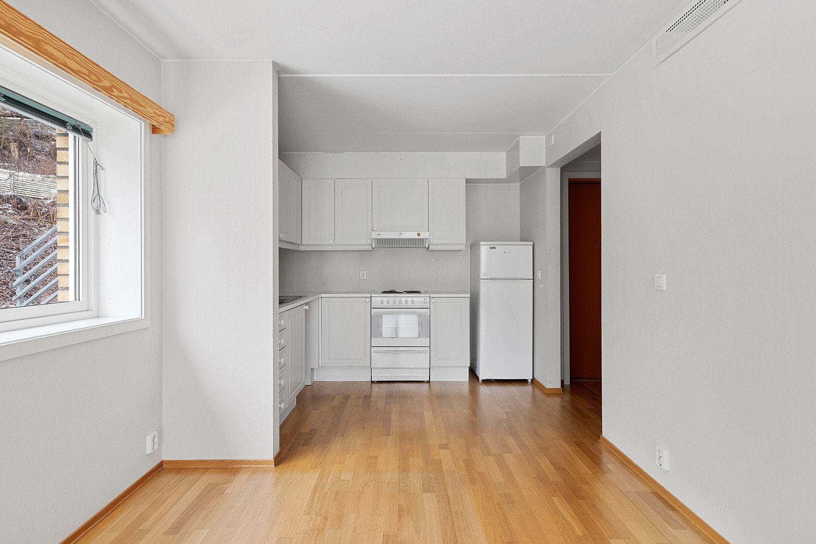 Stue og kjøkken i åpen løsning Galleribilde