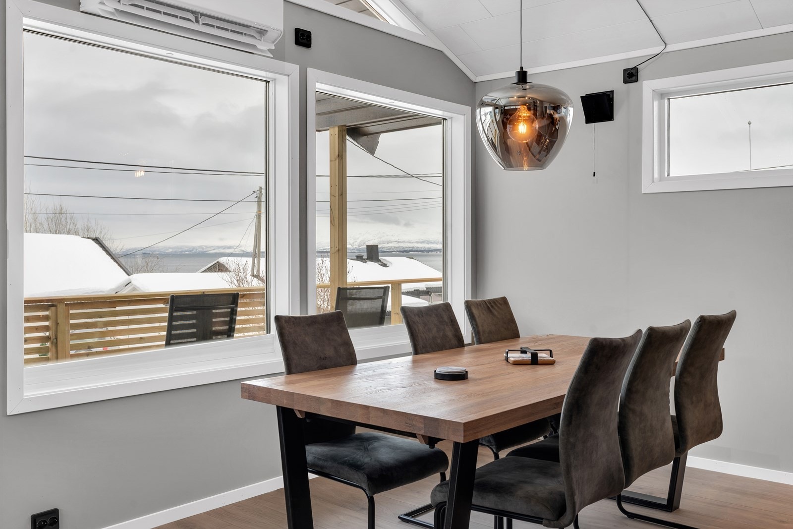 God plass til stor spisegruppe- perfekt for større sosiale sammenkomster. Galleribilde