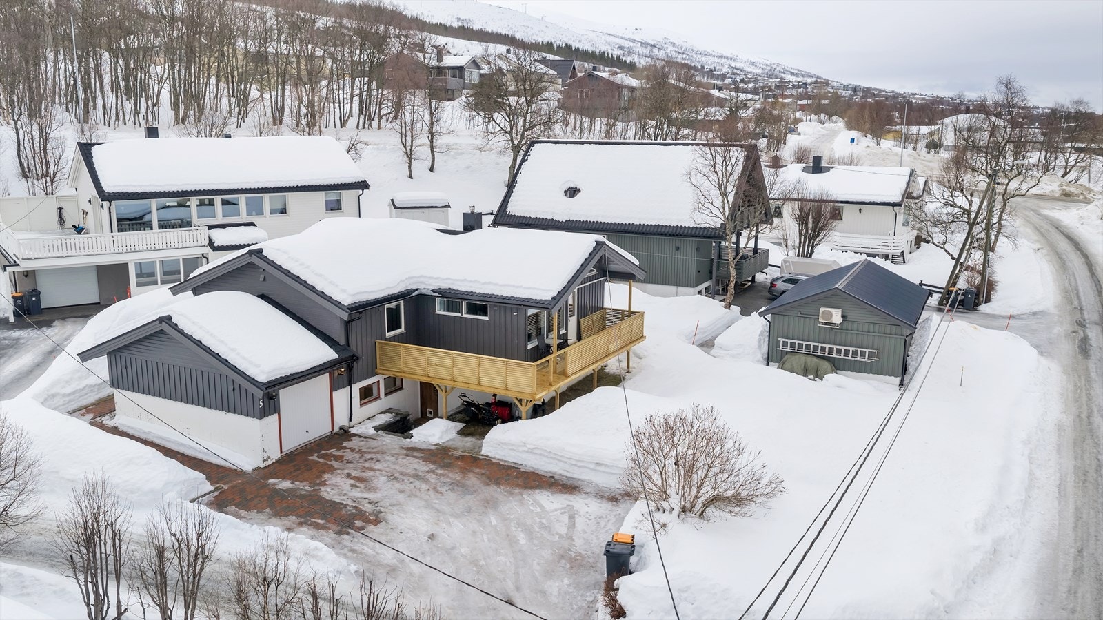 En fantastisk enebolig oppgradert i nyere tid- med garasje, balkong og egen utleiedel. (ikke omsøkt kommunen). Galleribilde